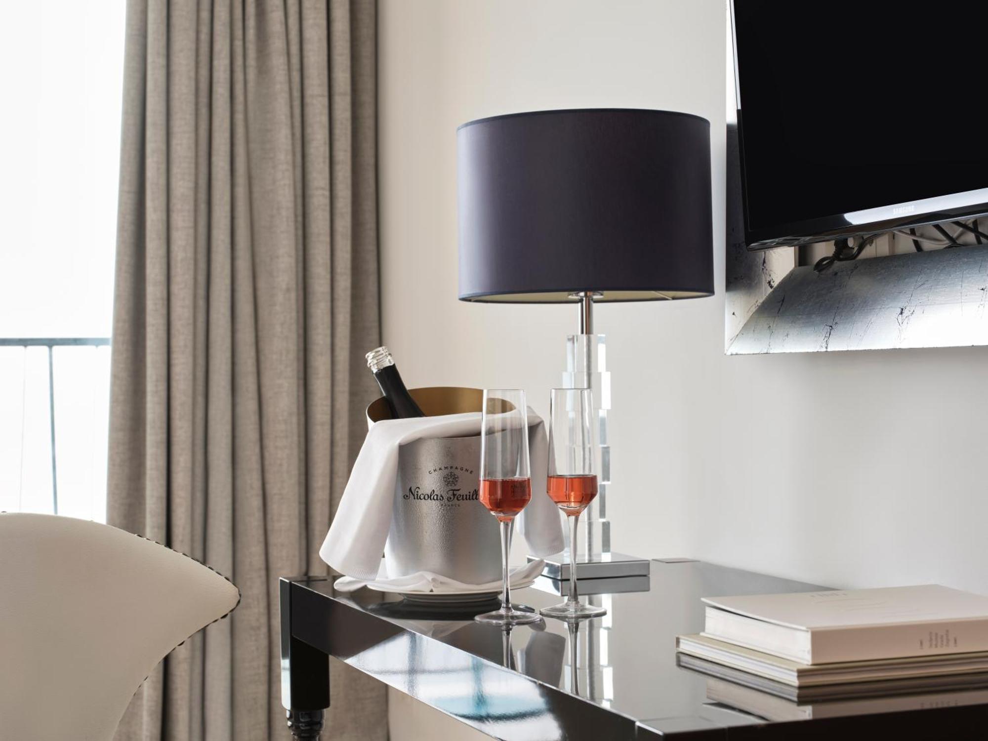 Deluxe Doppel-/Zweibettzimmer mit Meerblick