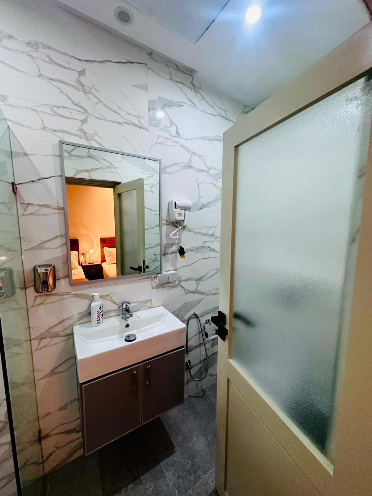 Habitación Doble con baño privado - 2 camas