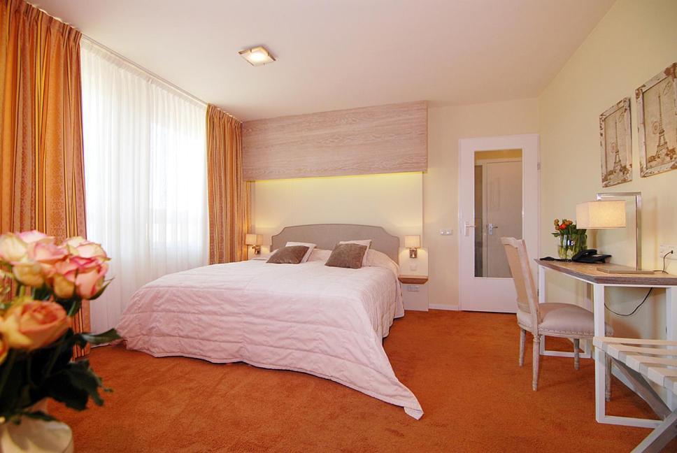 Suite,1742902886:JPEG