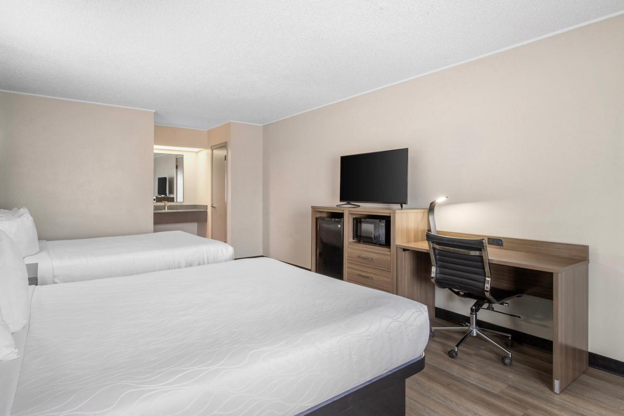 Queen Room with Two Queen Beds - Non-Smoking