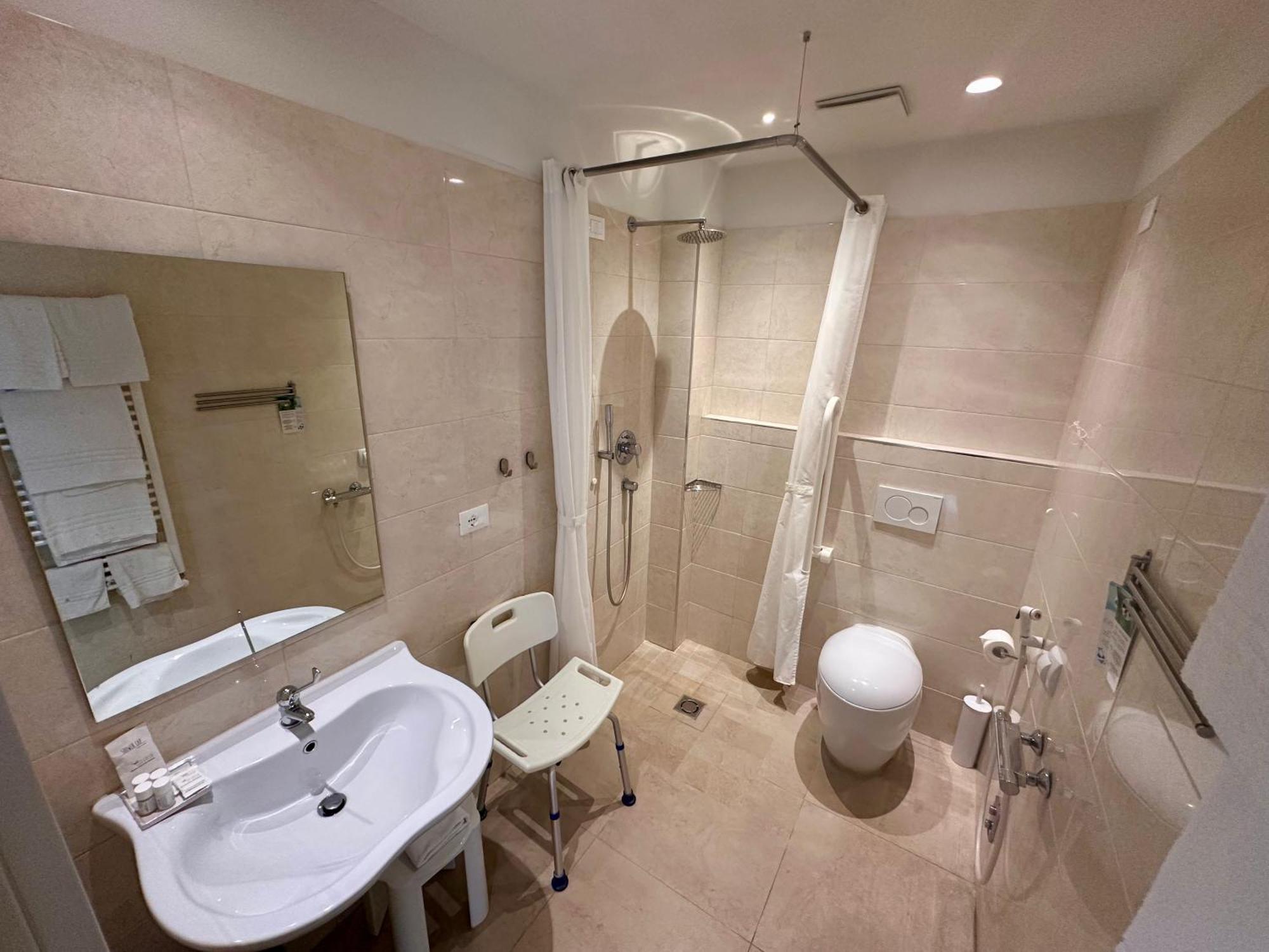 Double Room - Disability Access,1742973706:JPEG