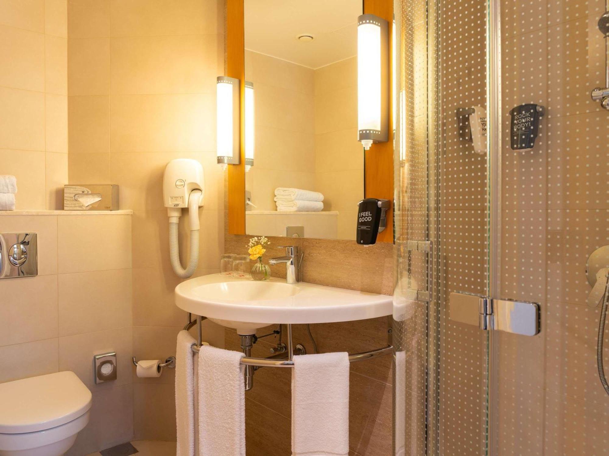 Quarto Premium com 2 Camas de Solteiro