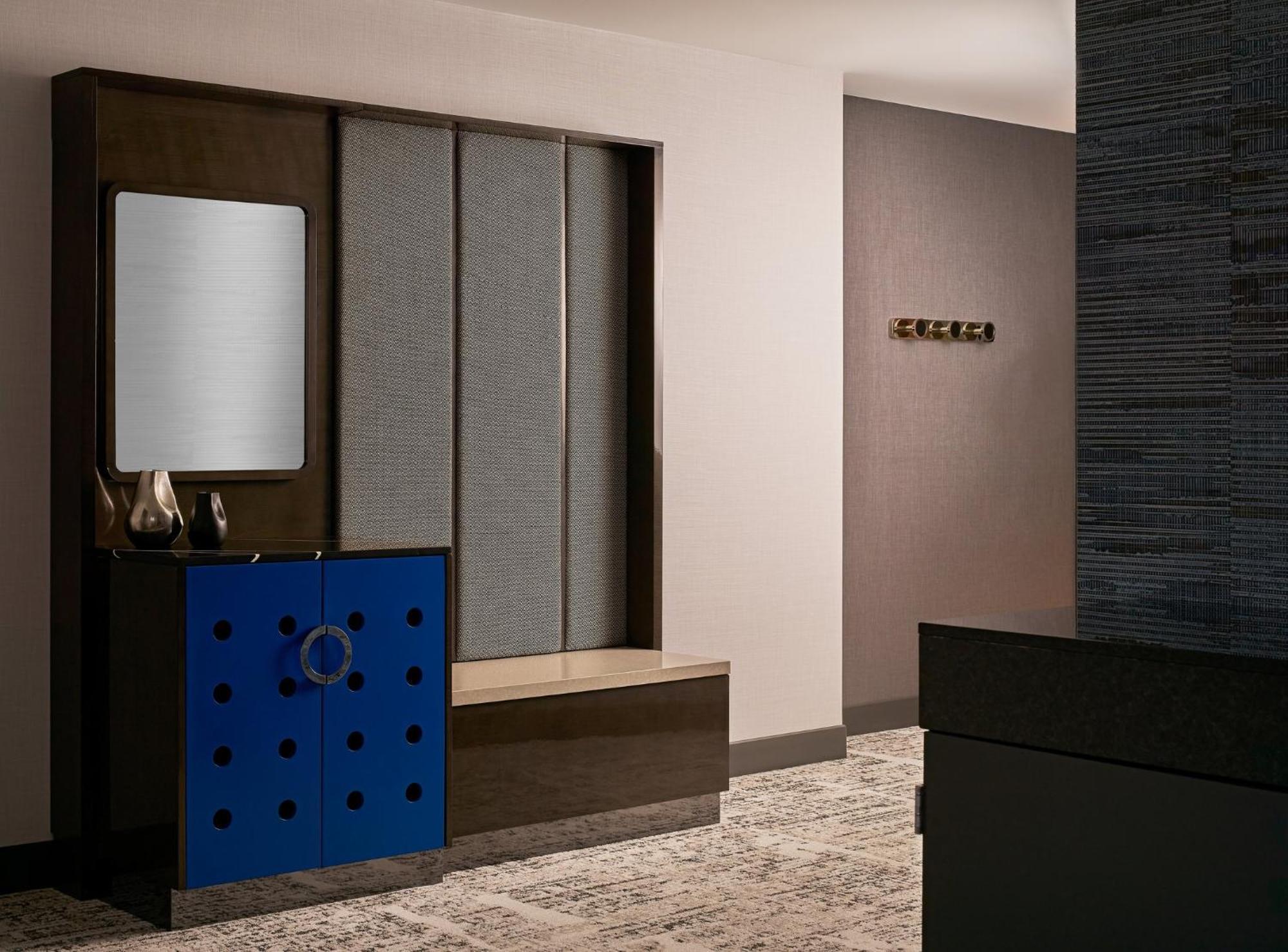 Executive Corner Suite