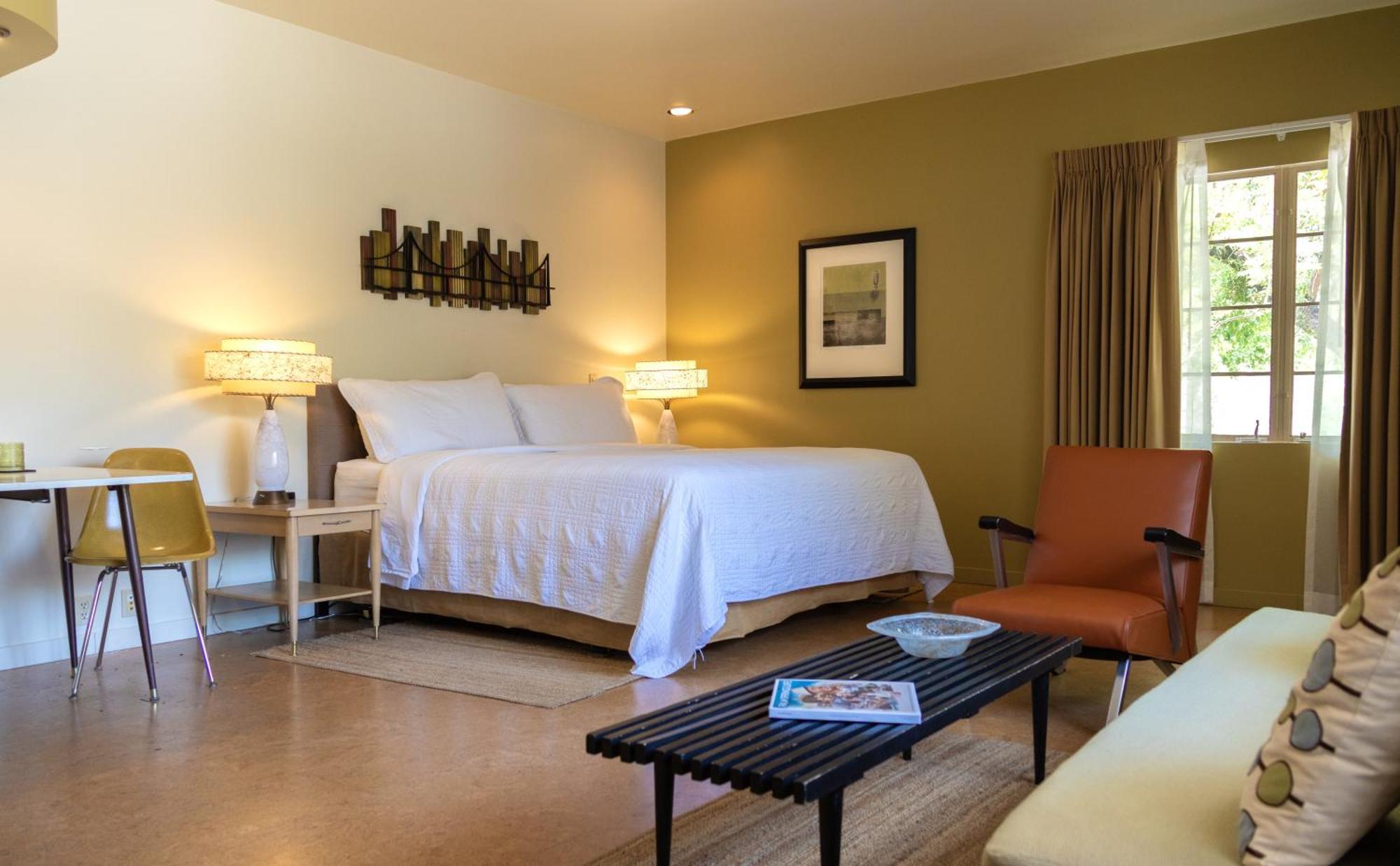 King Suite with Pool View