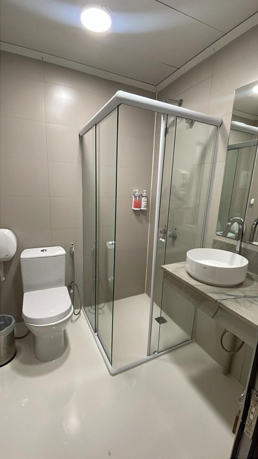 Quarto Individual Standard com Banheiro Compartilhado