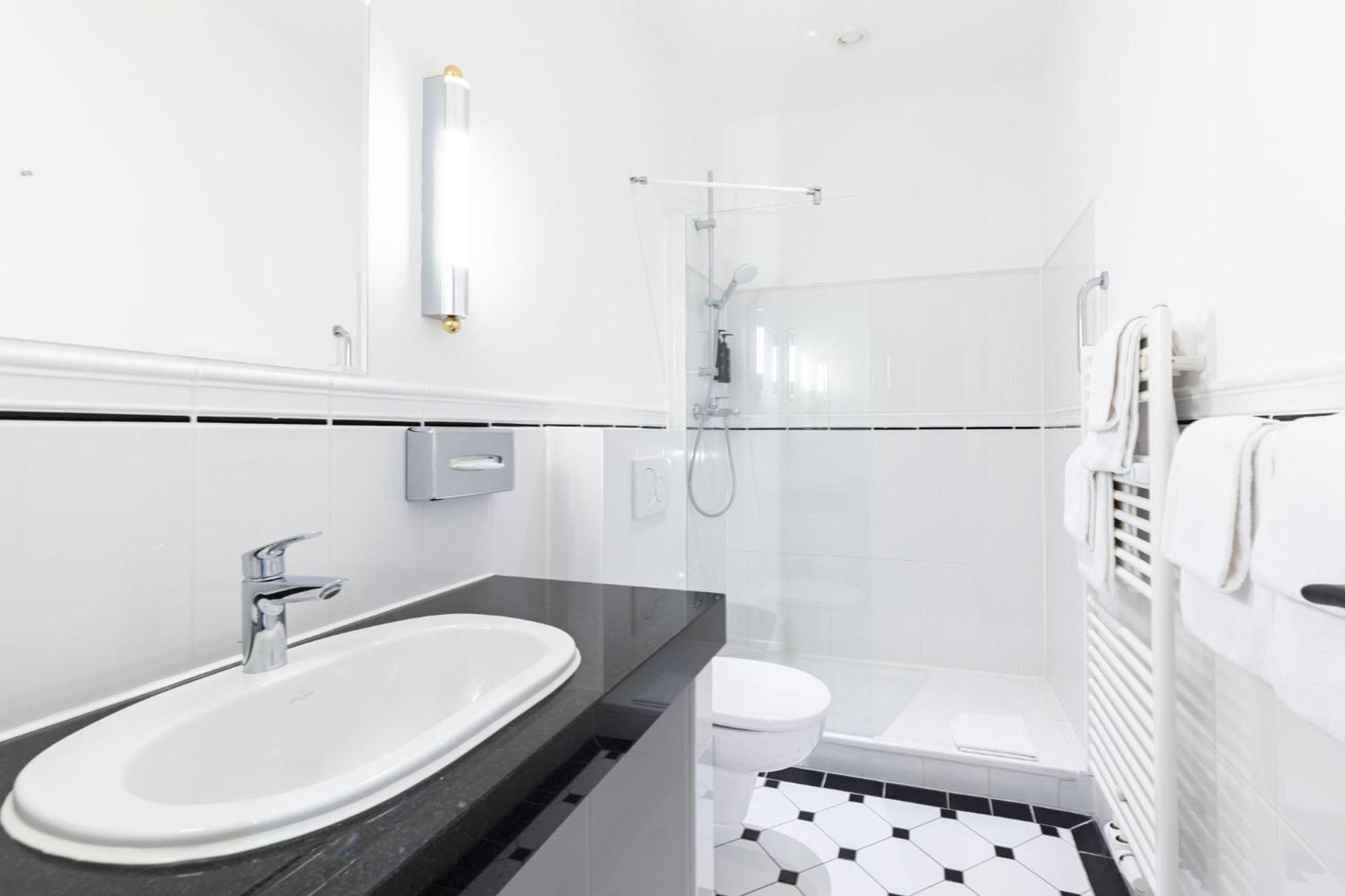 Premium Zimmer mit Queensize-Bett, Schlafsofa und Balkon