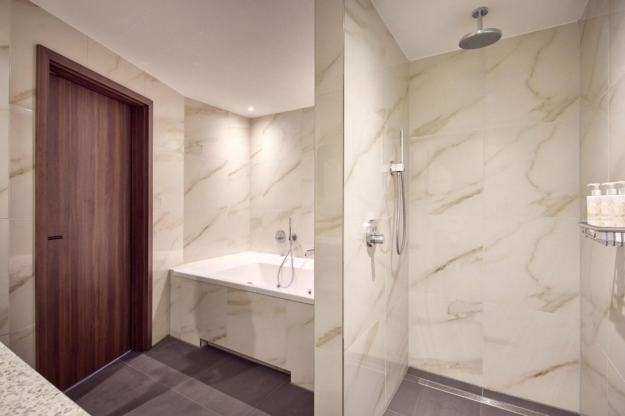 Junior Suite with Garden View,1746828739:JPEG
