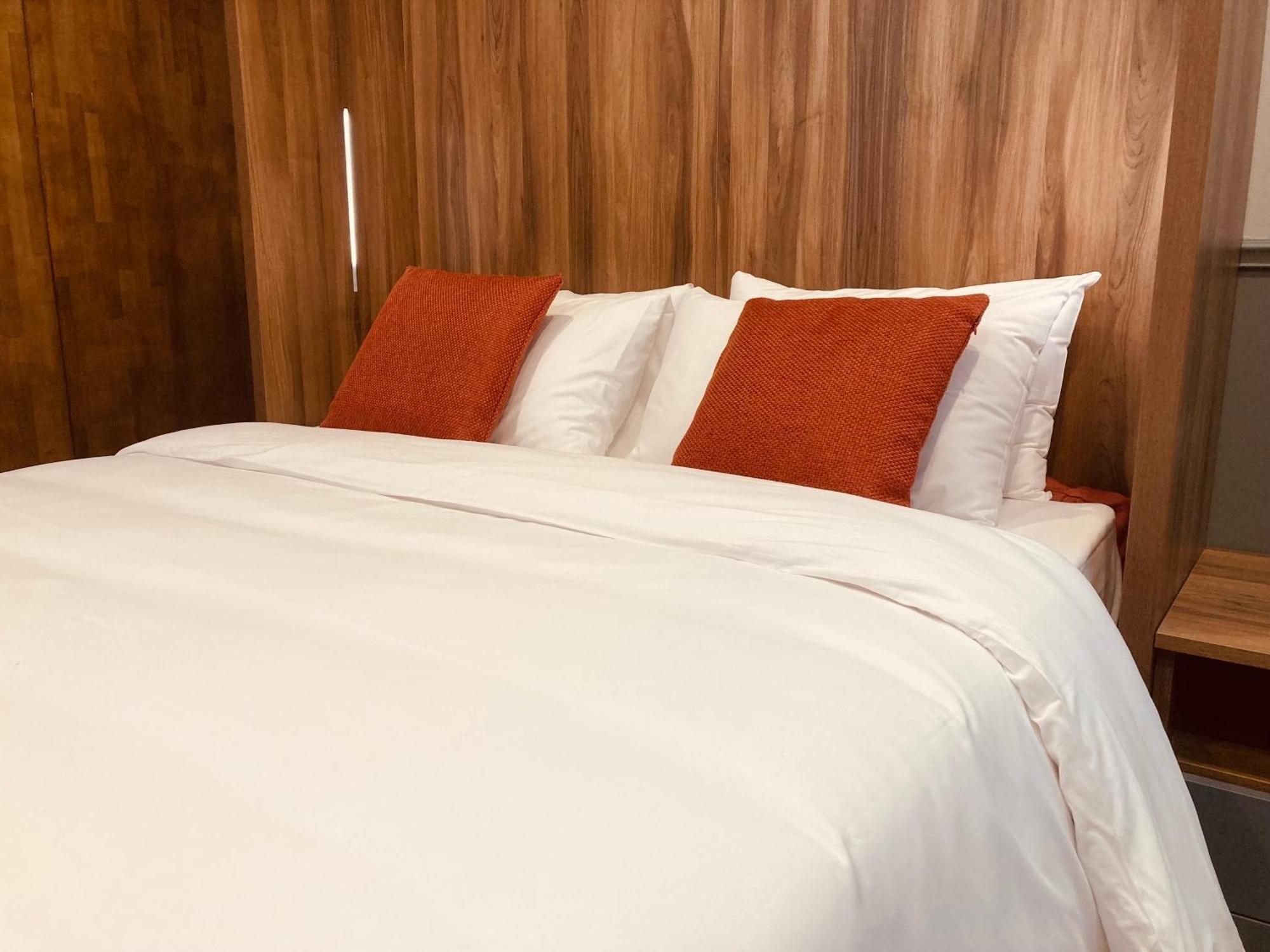 Executive Suite,1746829102:JPEG