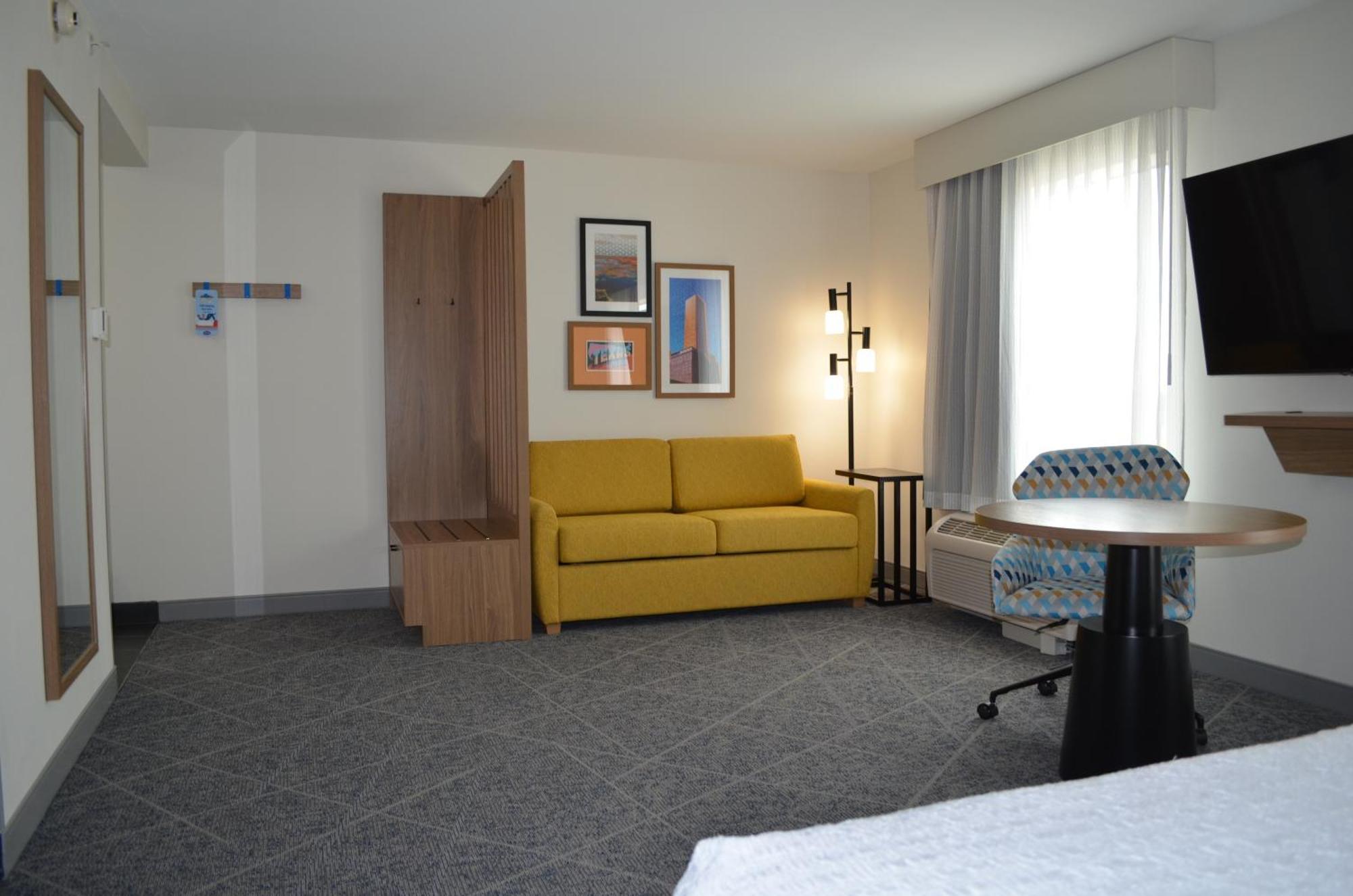 King Room with Accessible Tub - Mobility and Hearing Access/Non-Smoking