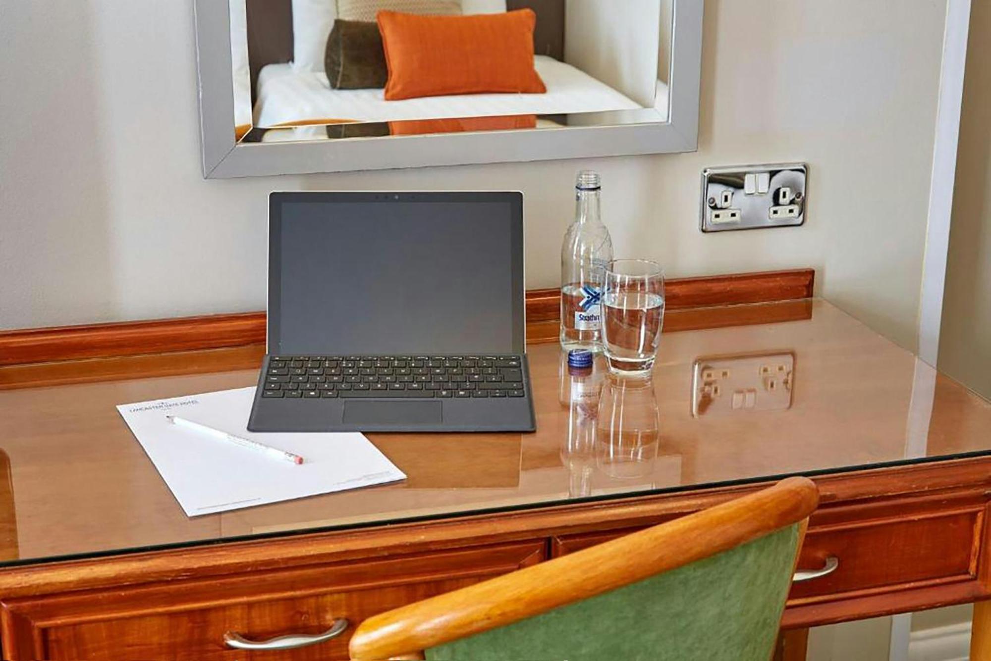 Quarto com 2 Camas de Solteiro