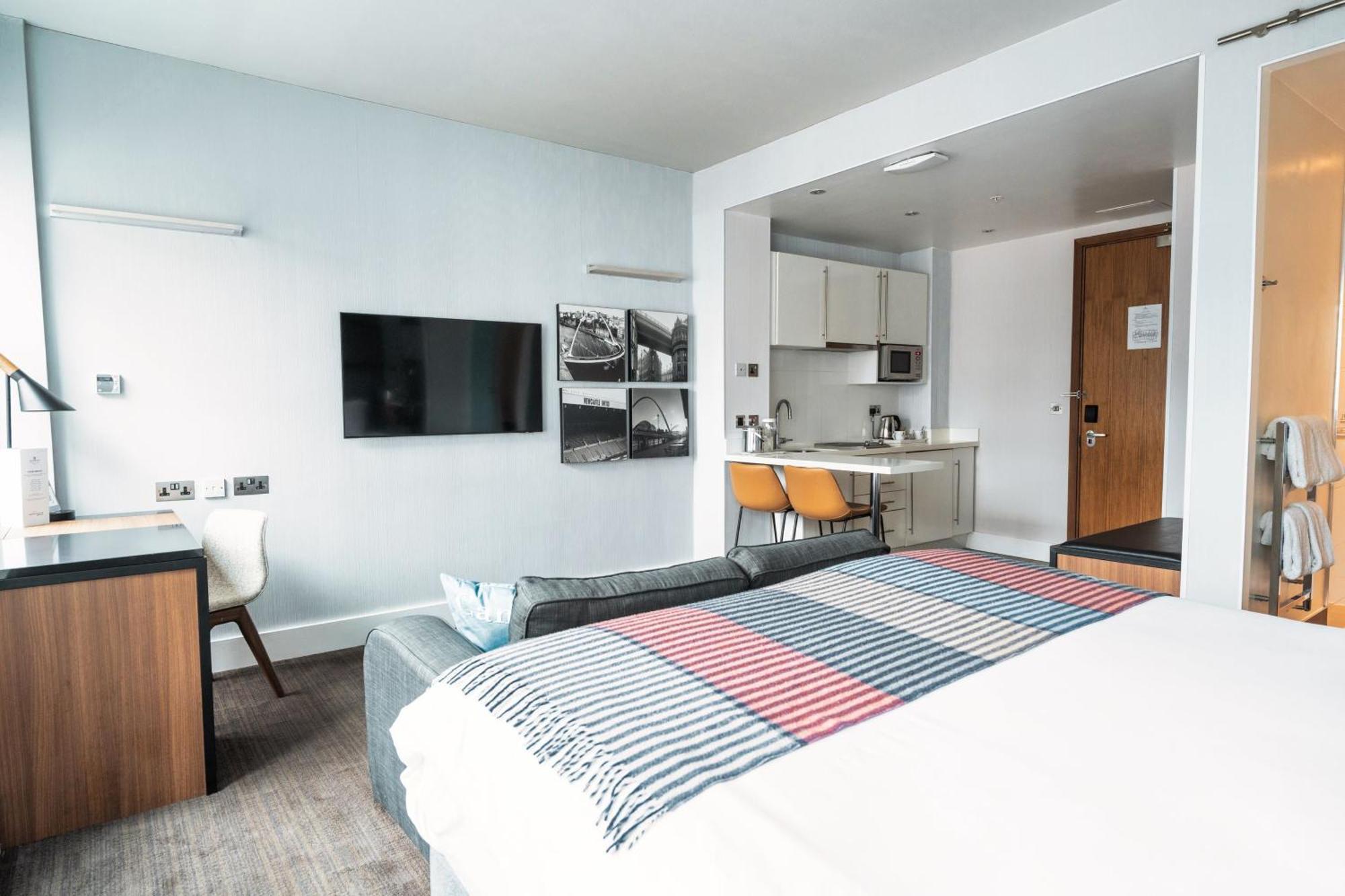 Studio, 1 King Bed, Sofa Bed, Kitchenette,1746877390:JPEG