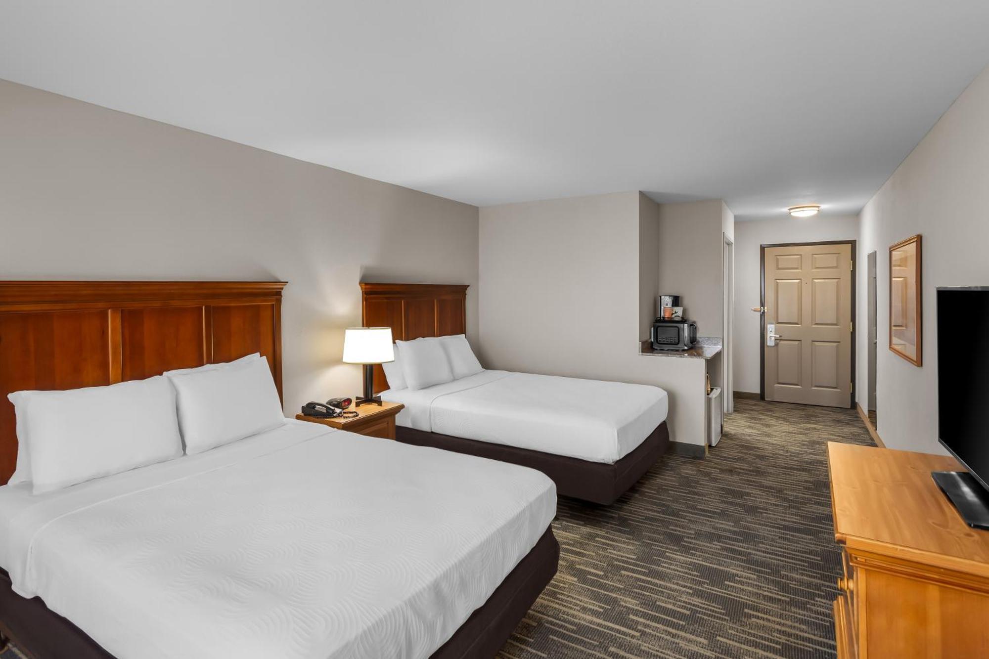Queen Room with Two Queen Beds - Pet Friendly