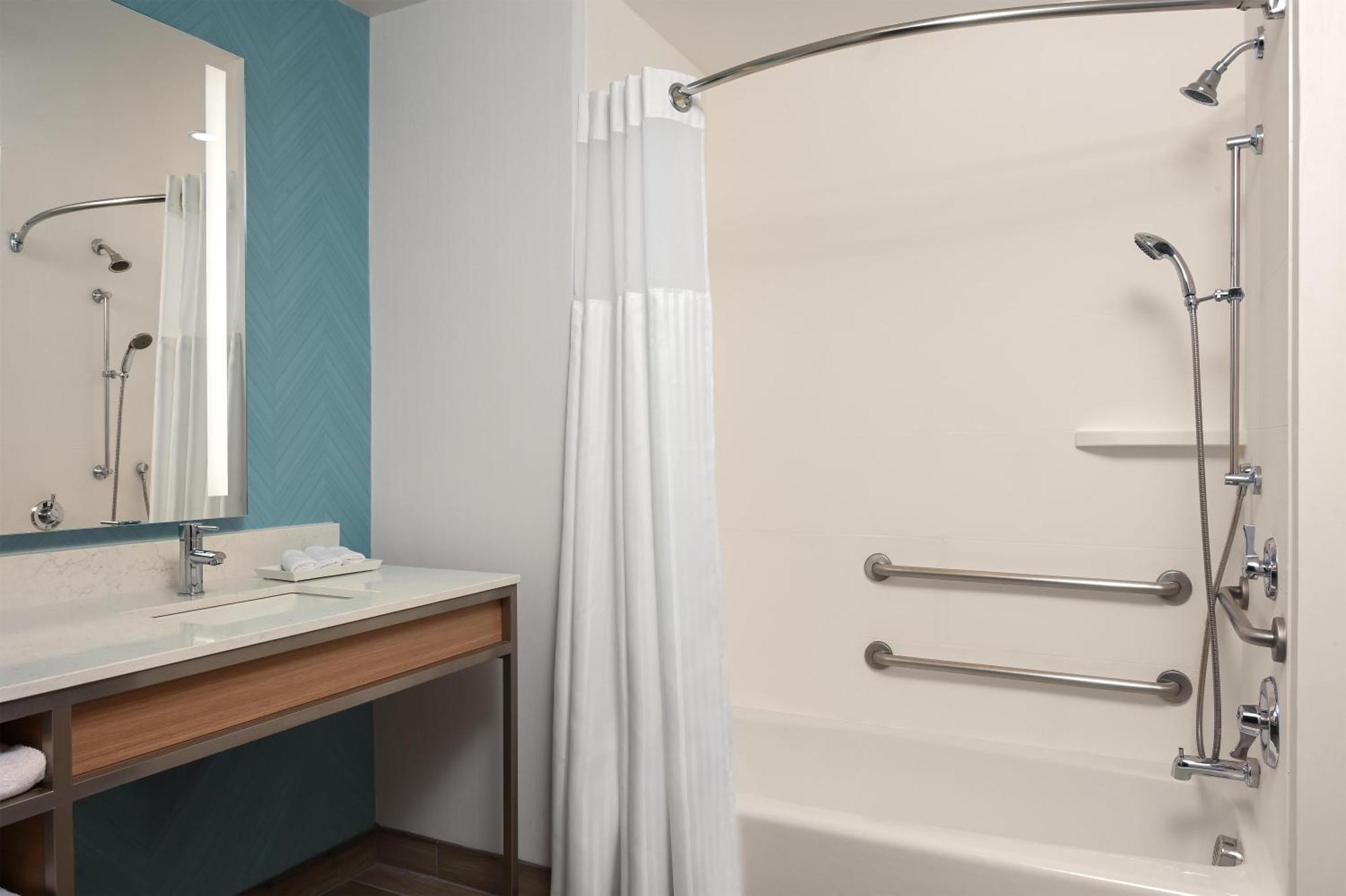 King Room Tub Mobility Hearing Access