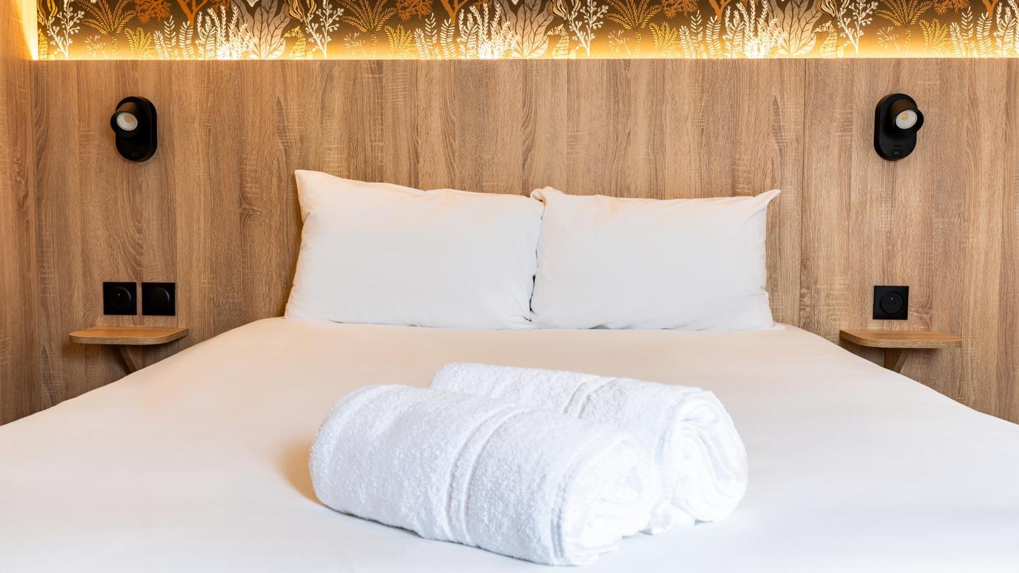 Double Room,1746918261:JPEG