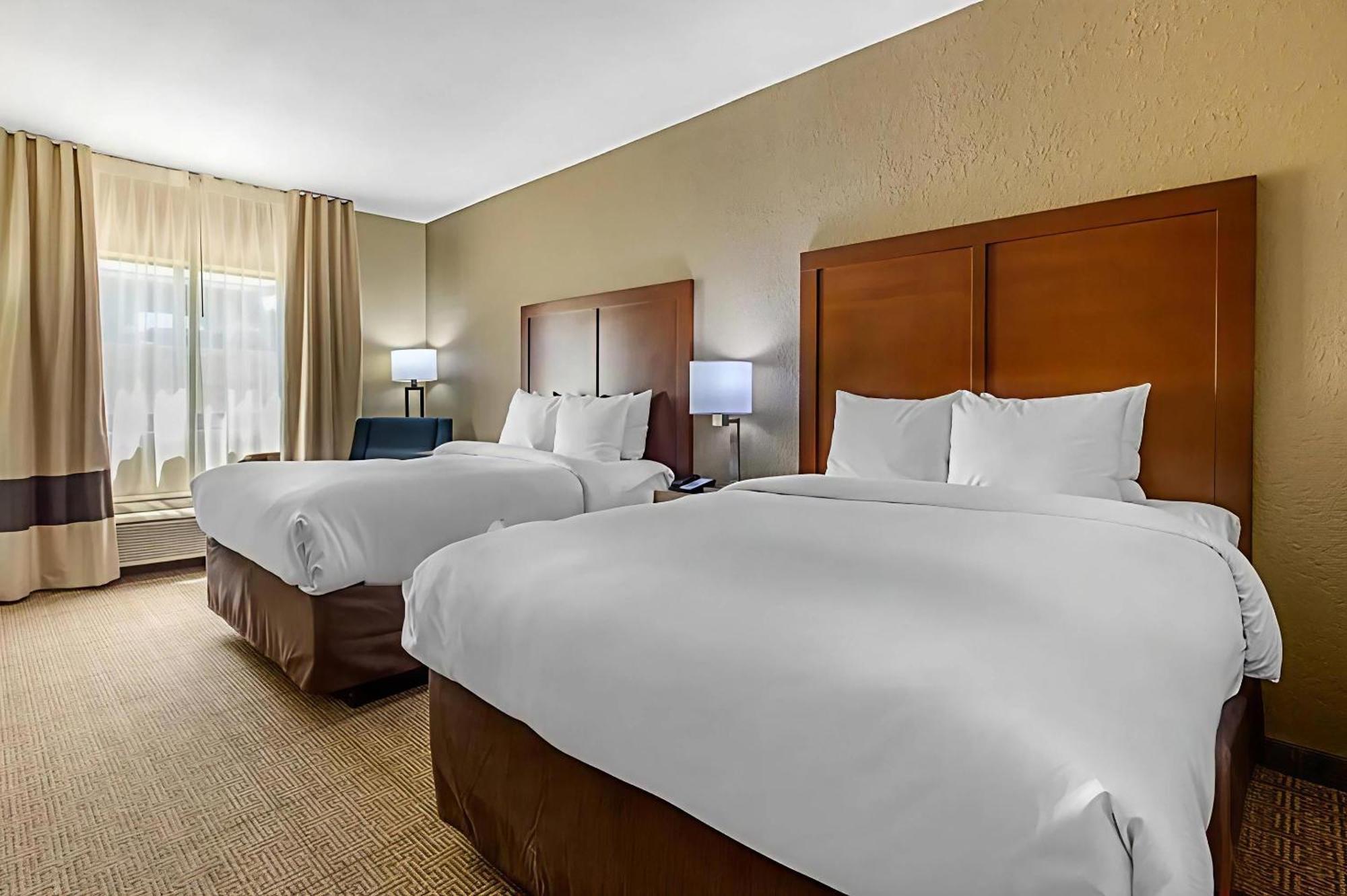 Queen Room with Two Queen Beds - Non-Smoking