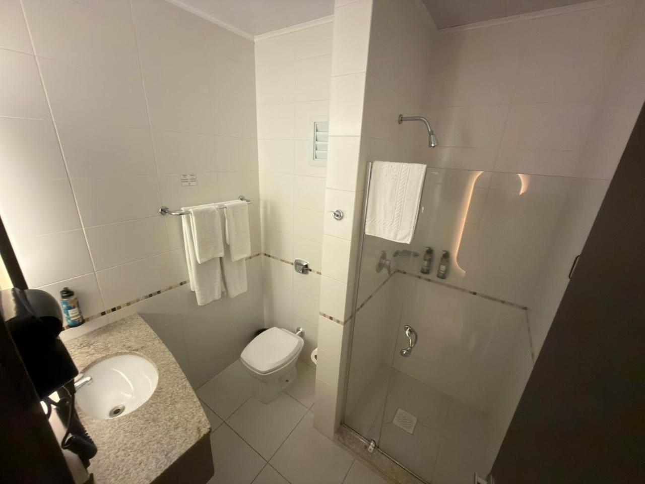 Quarto com 2 Camas de Solteiro
