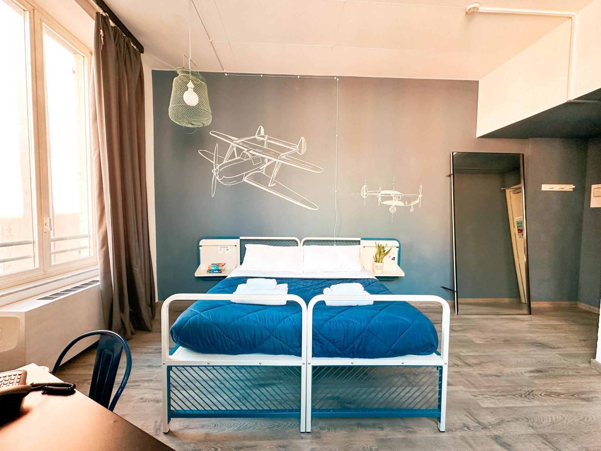 Twin Room,1756404832:JPEG