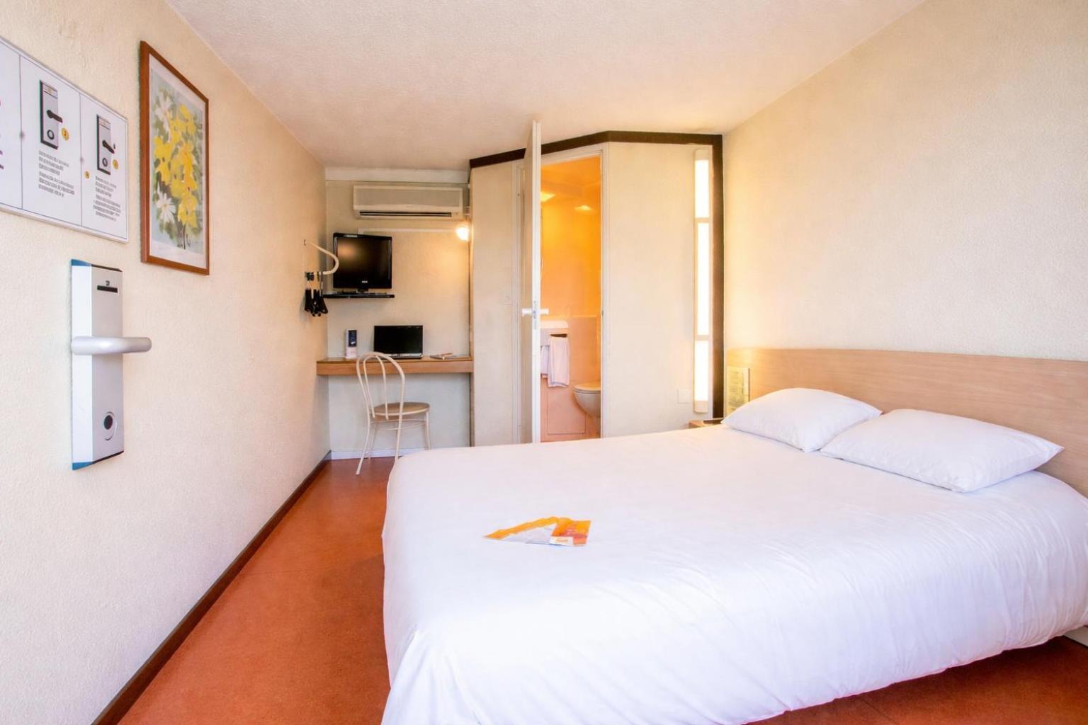 Double Room,1756407586:JPEG