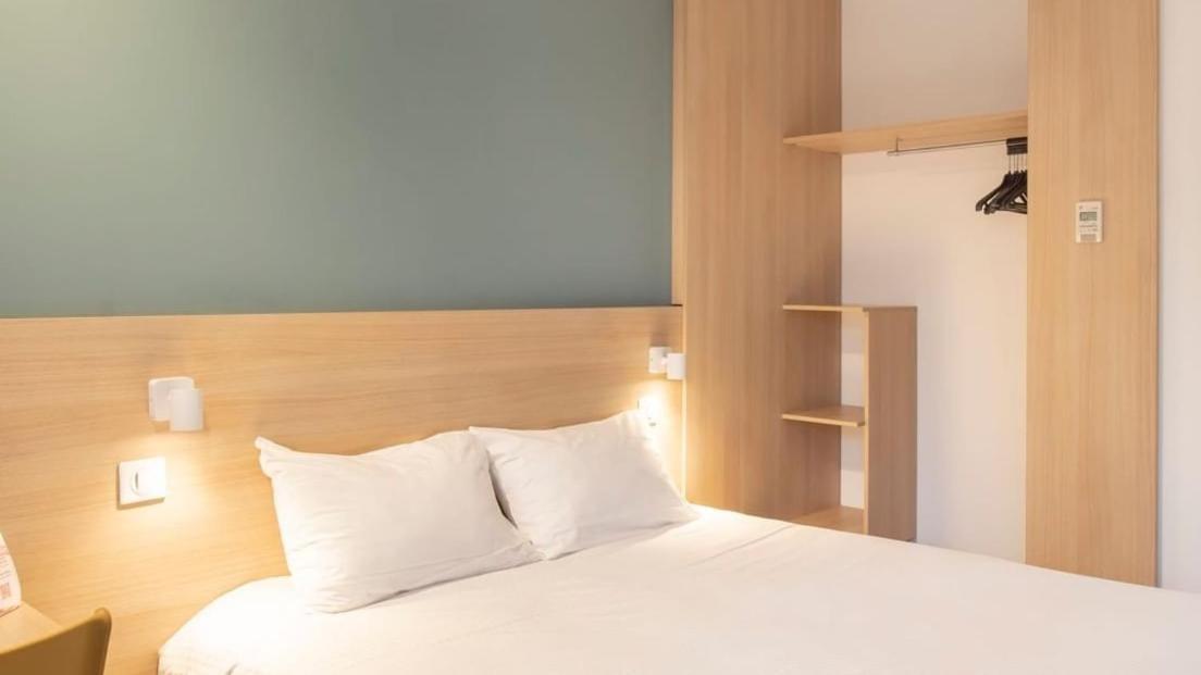 2 Double Rooms Next to each other
