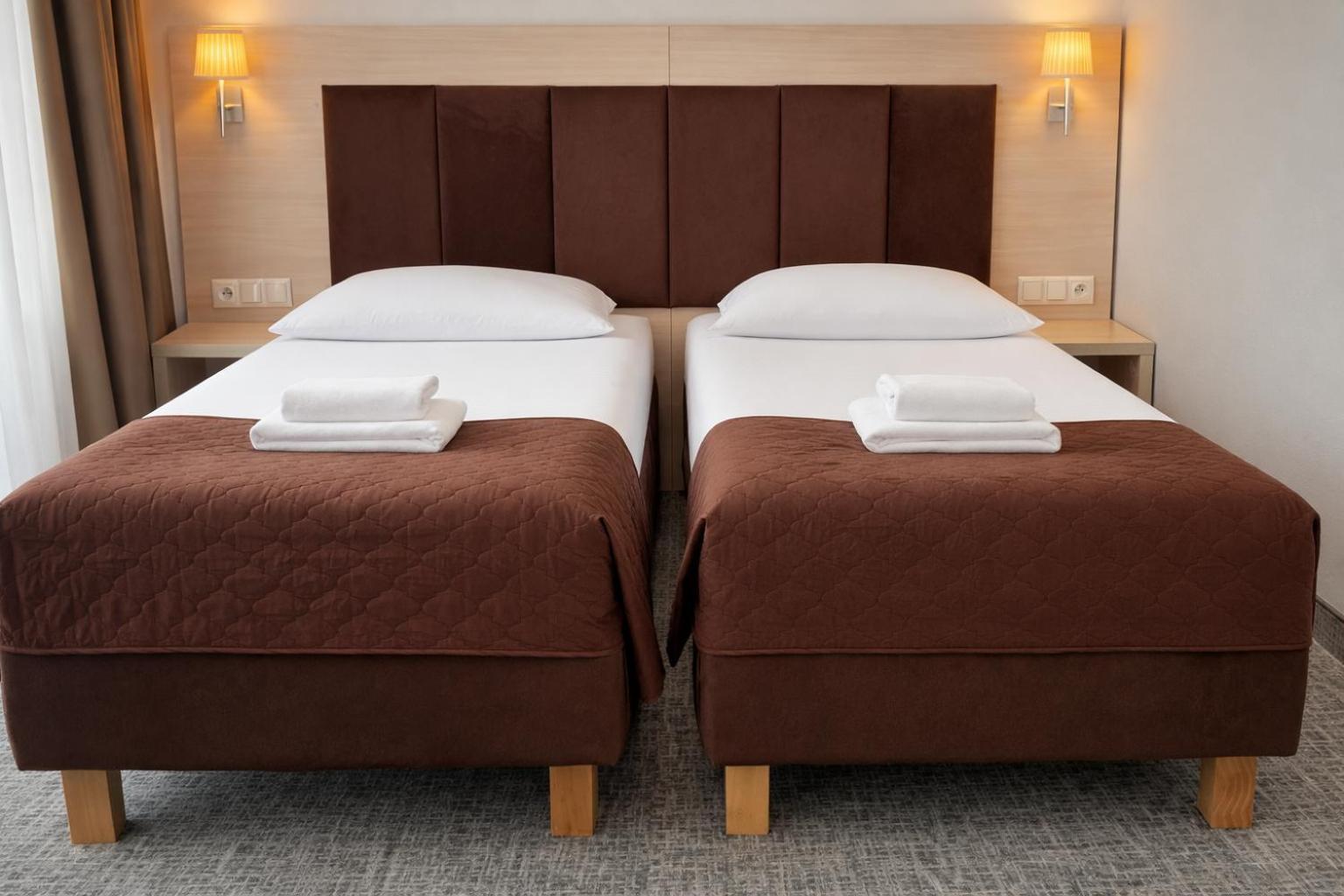 Standard Zimmer mit 2 Einzelbetten und Sofa