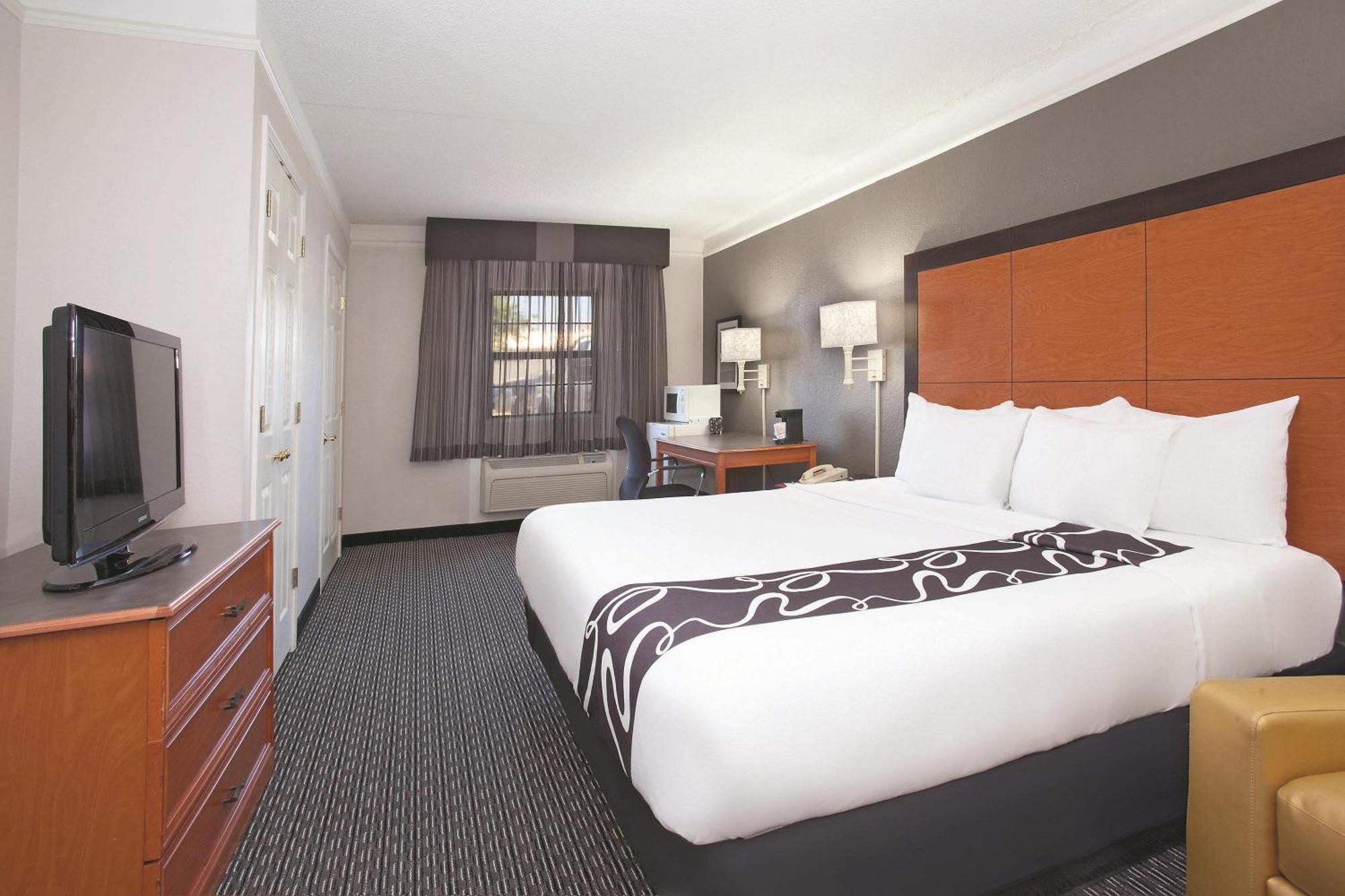 King Room with Roll-In Shower - Accessible/Non-Smoking