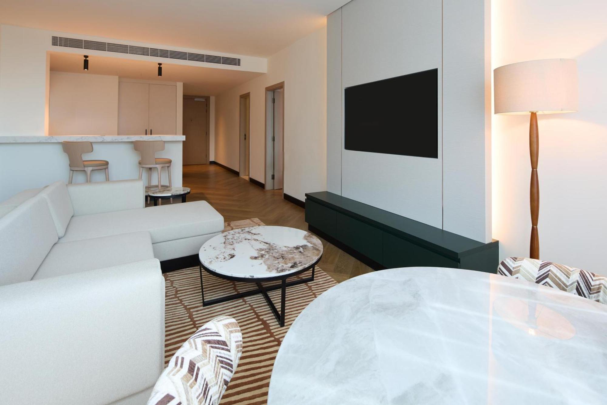 Studio,1756507144:JPEG