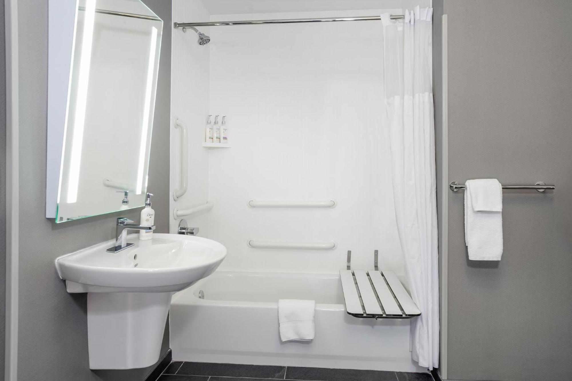 Two-Bedroom Suite - Mobility Accessible Tub