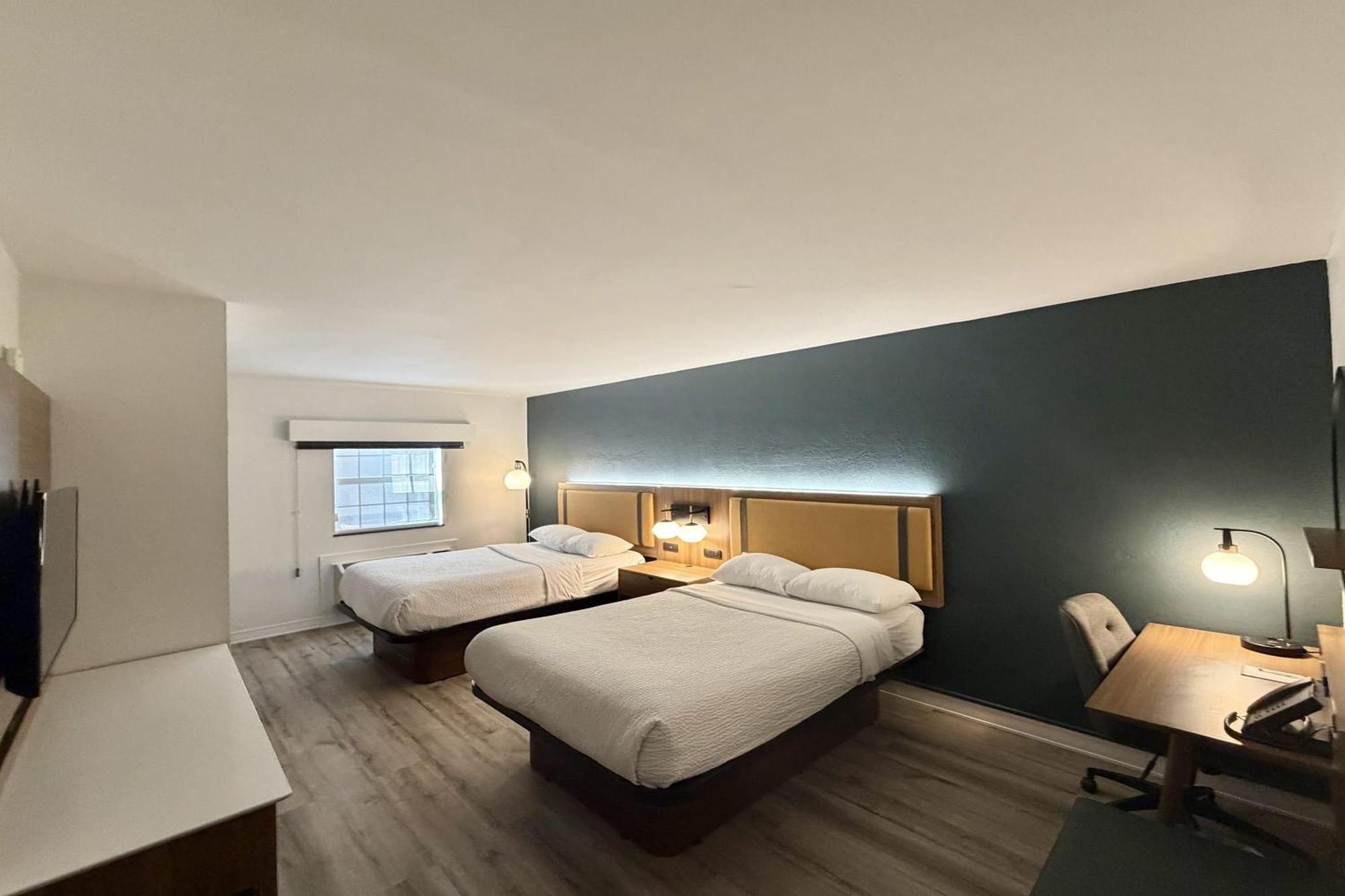 Modern Deluxe Double Room with Two Double Beds - Non-Smoking