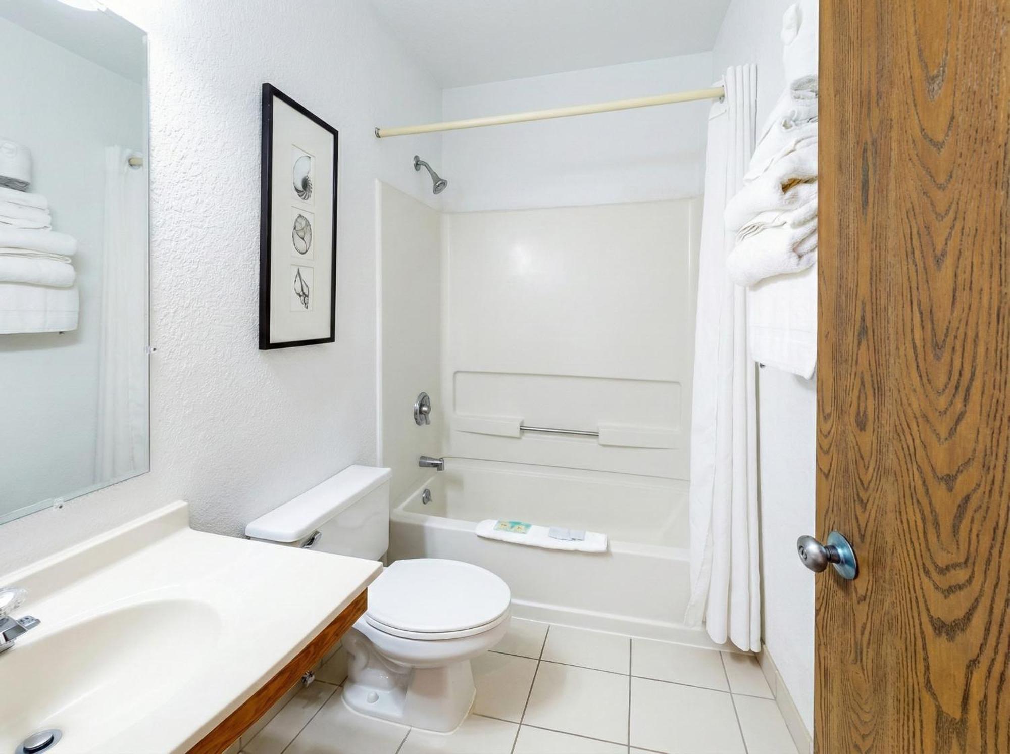 Deluxe Double Room (2 Adults + 1 Child)