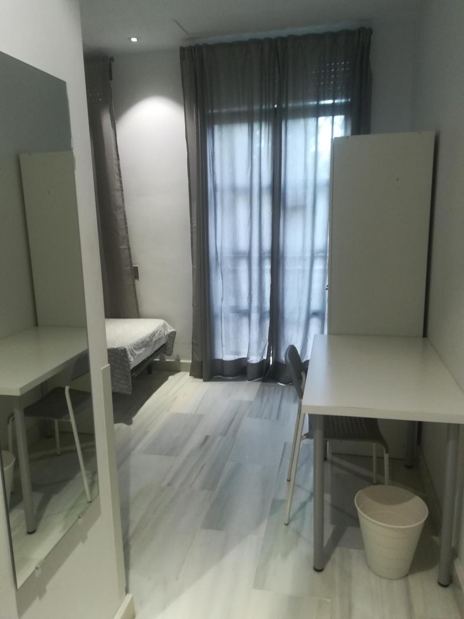 Quarto Individual com Casa de Banho Partilhada