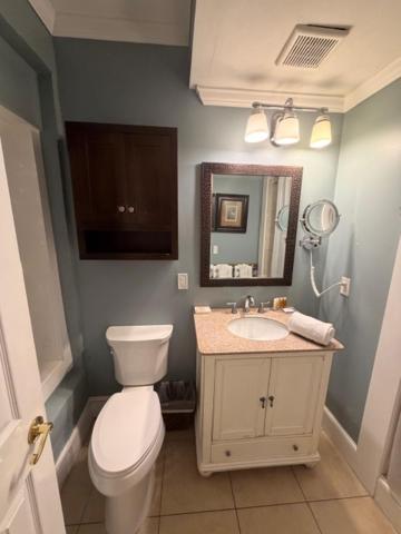 Queen Room,1756731508:JPEG