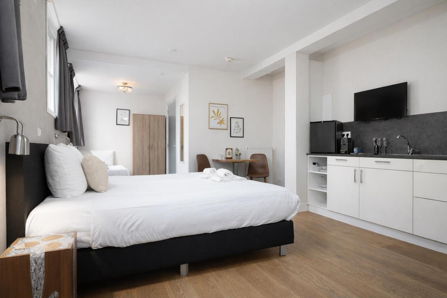 Superior King Room,1756746721:JPEG