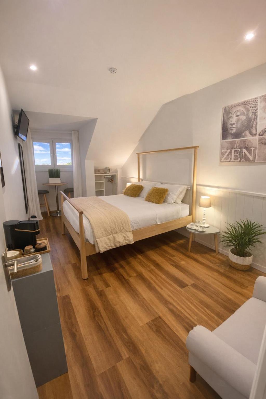 Double Room,1756788007:JPEG