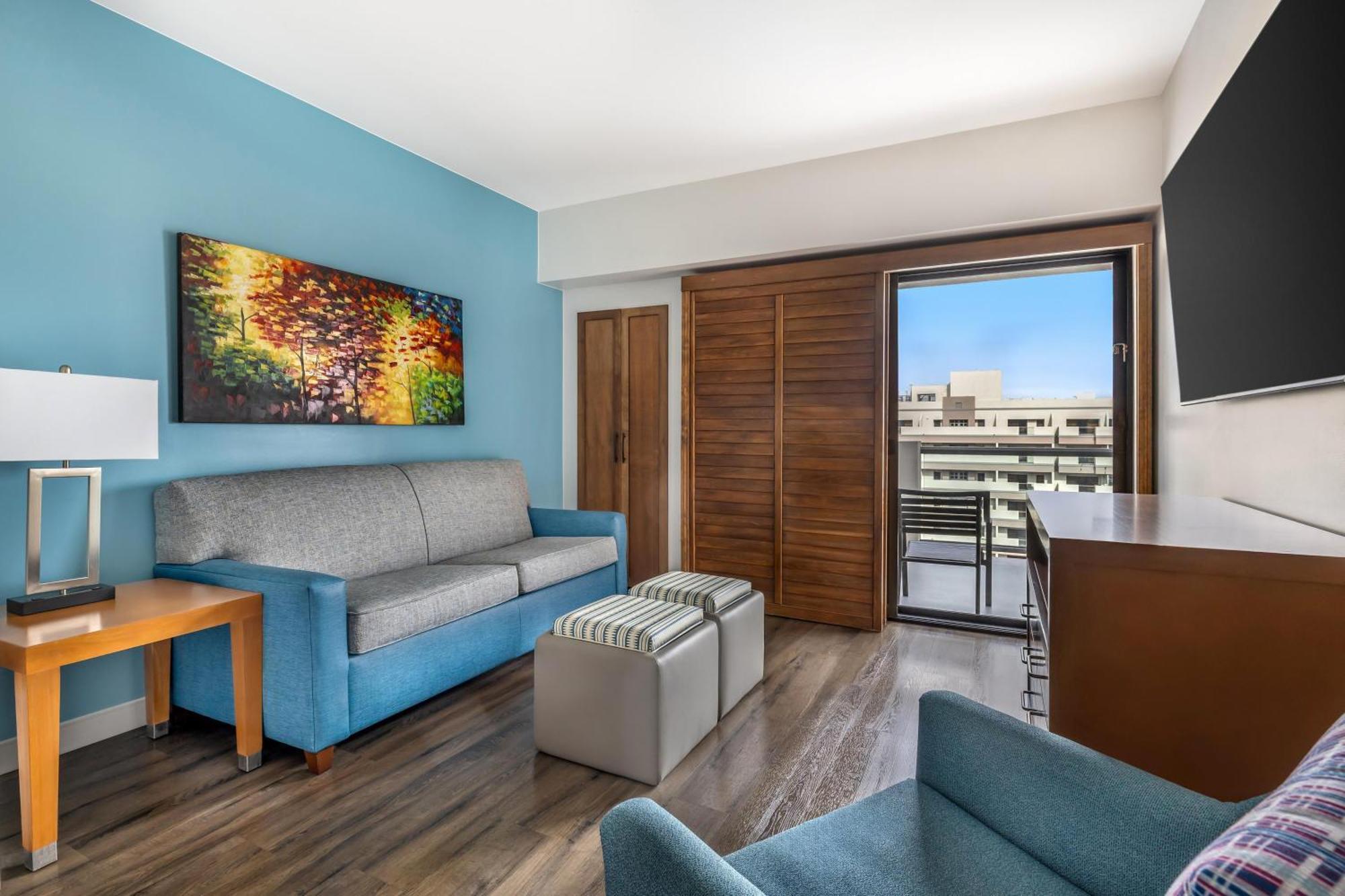 1 BEDROOM 1 KING SUITE WITH ACCESSIBLE TUB,1758295287:JPEG