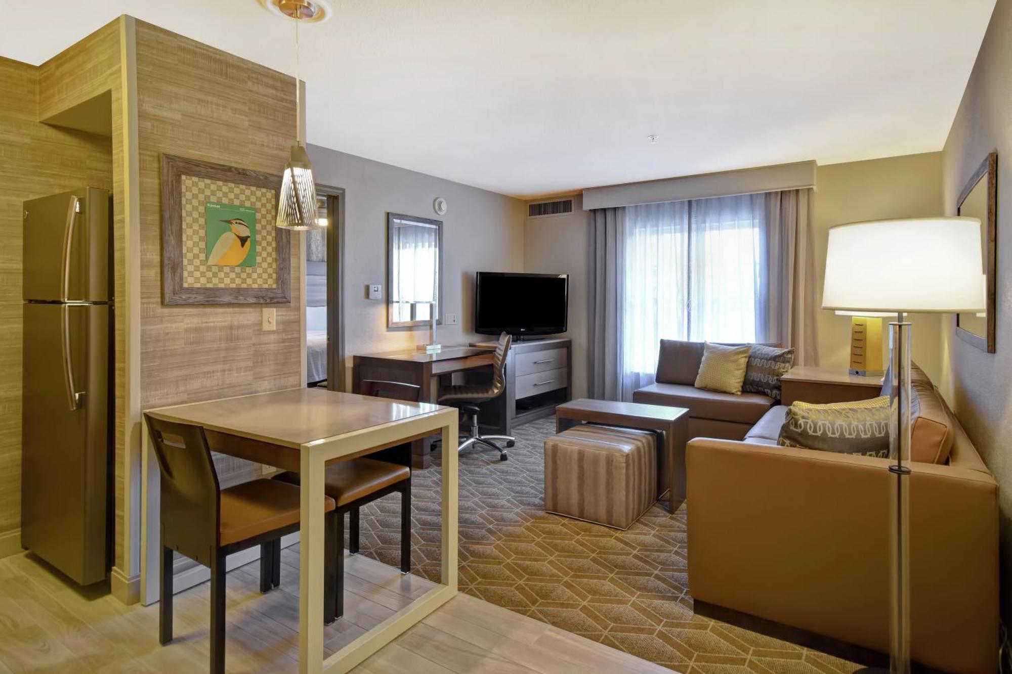 One-Bedroom King Suite with Lake View