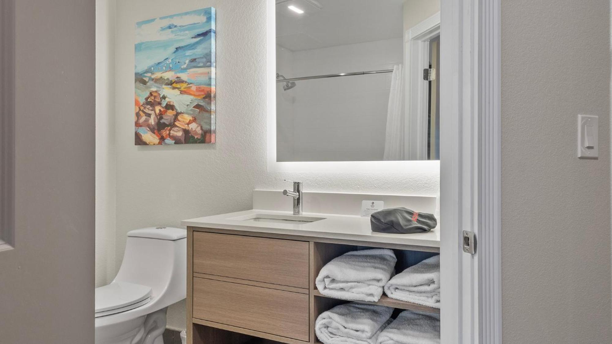 Suite with Three Queen Beds - Non-Smoking