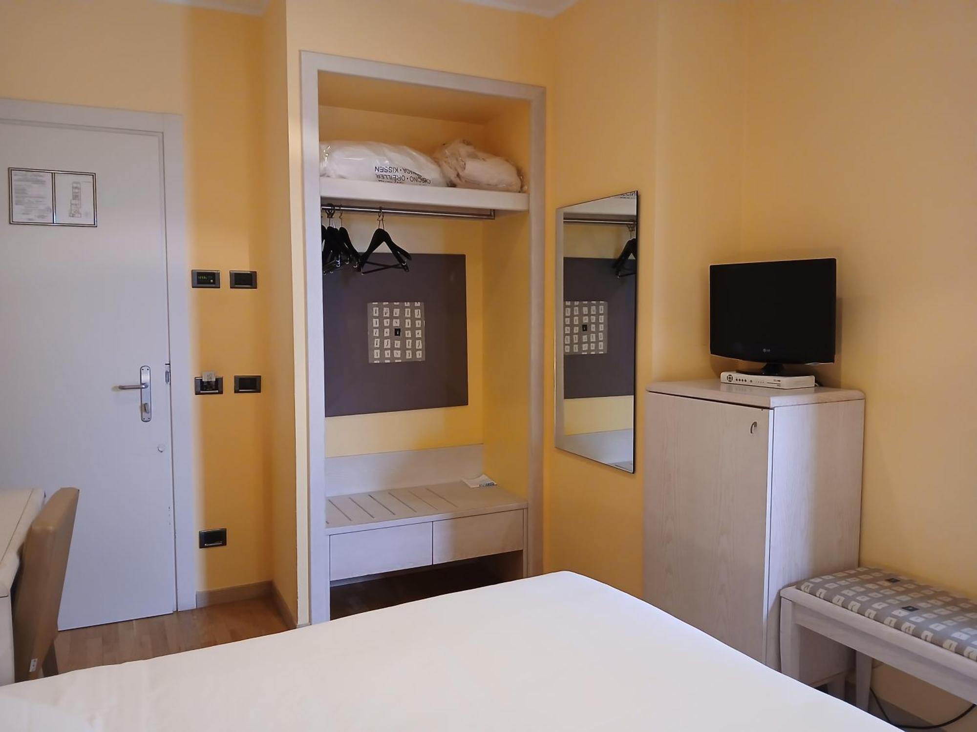 Large Single Room,1758325503:JPEG