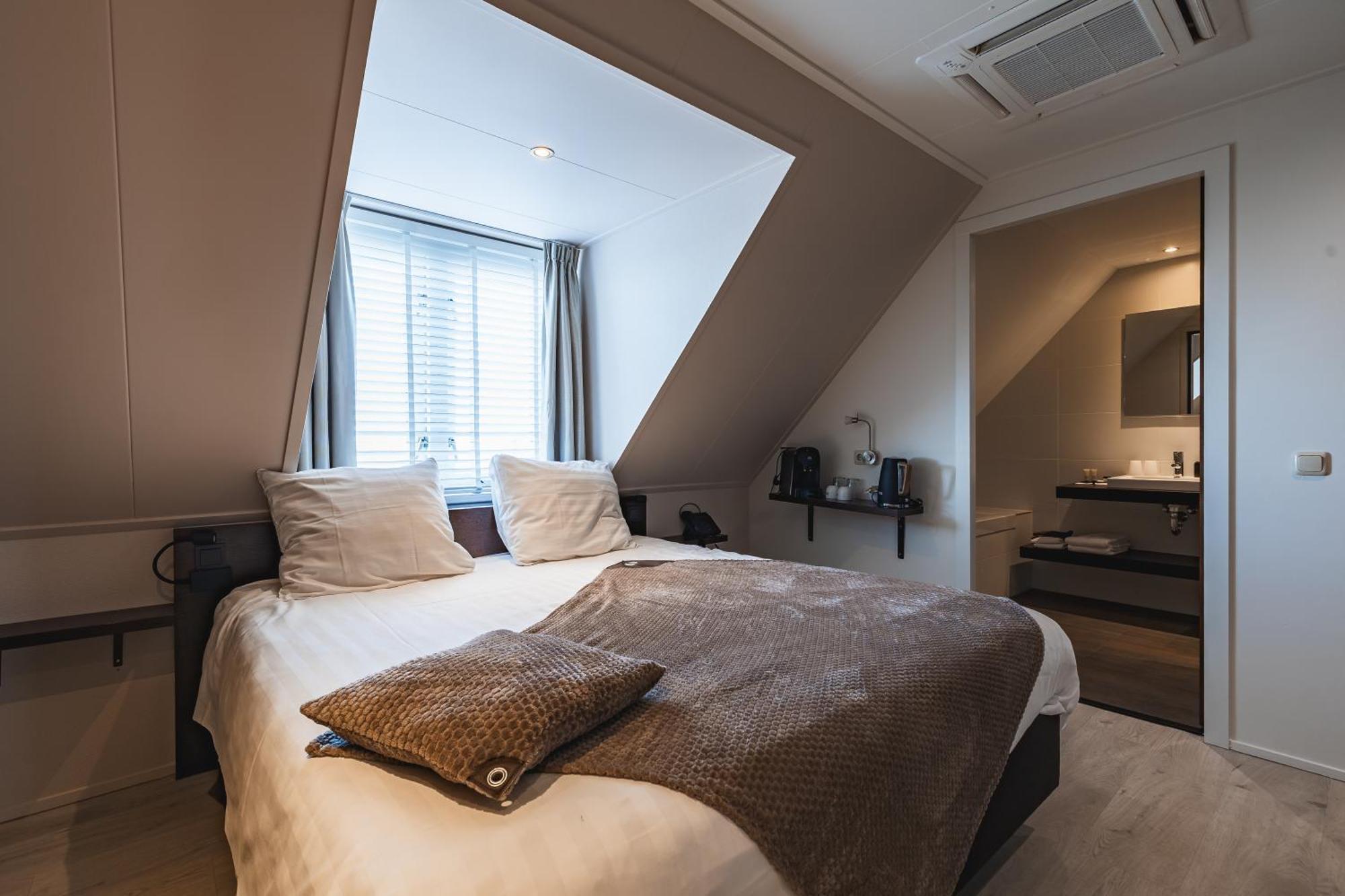 Comfort Double or Twin Room with Lake view,1758331037:JPEG