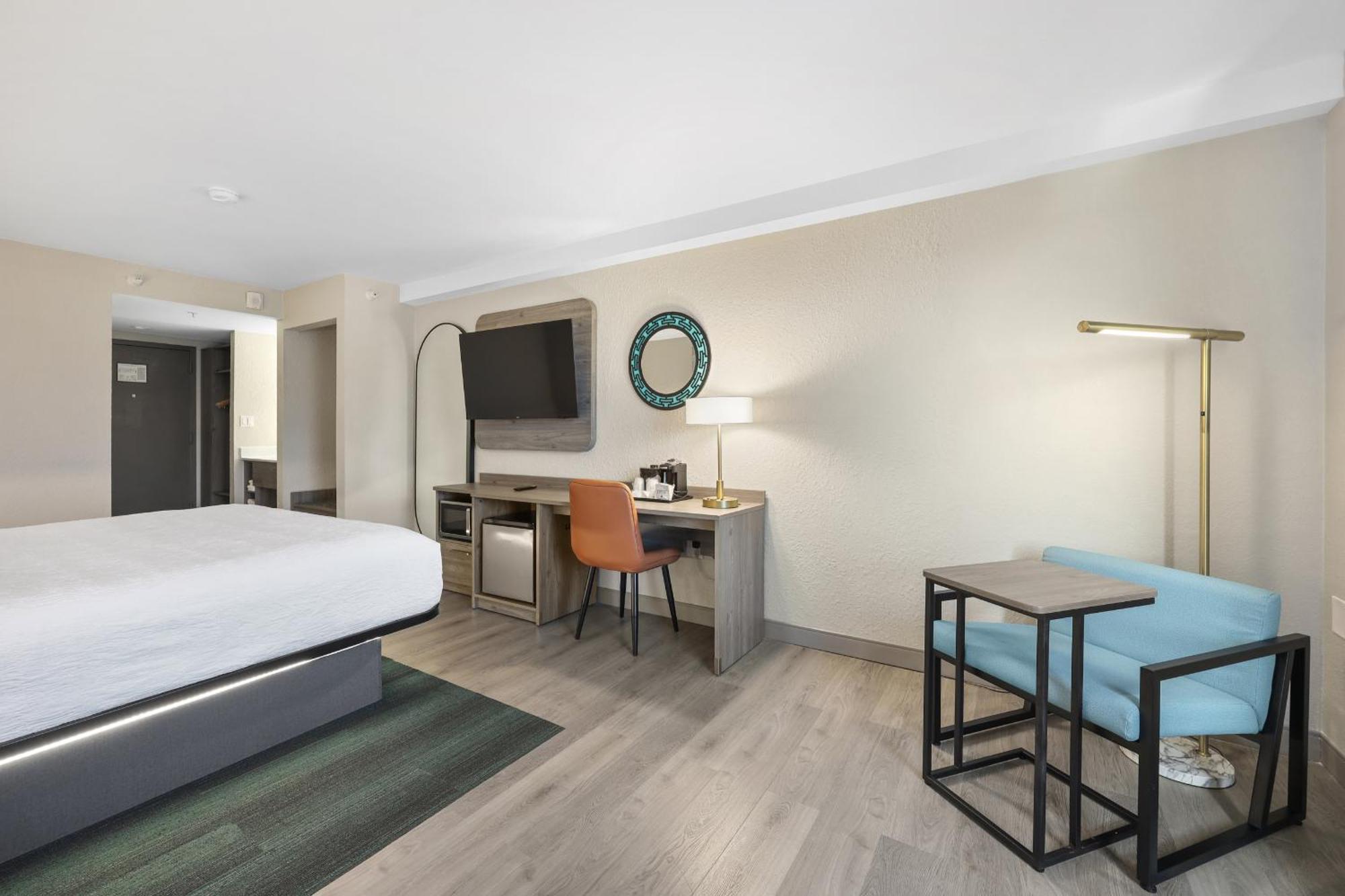 Deluxe King Room