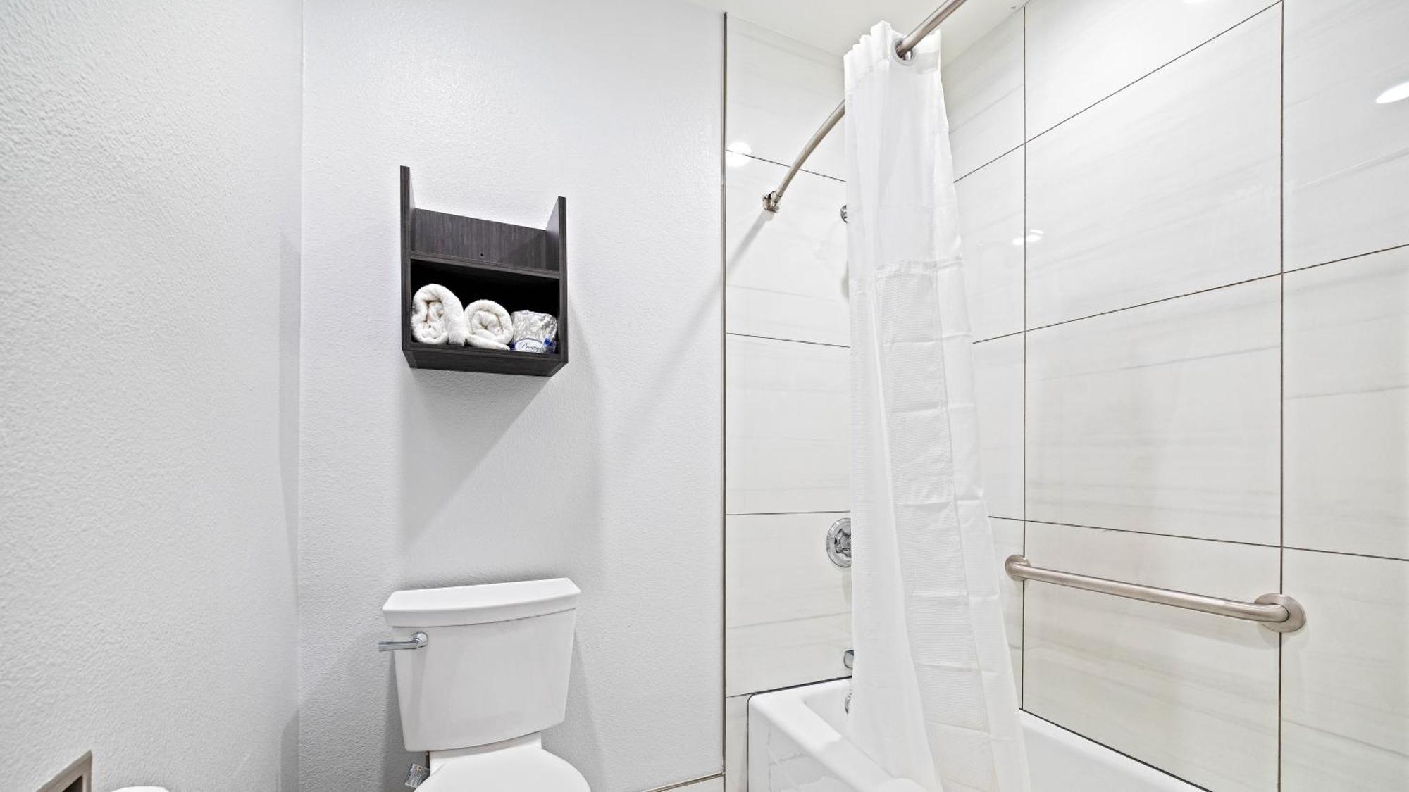 Queen Room - Disability Access - Non-Smoking