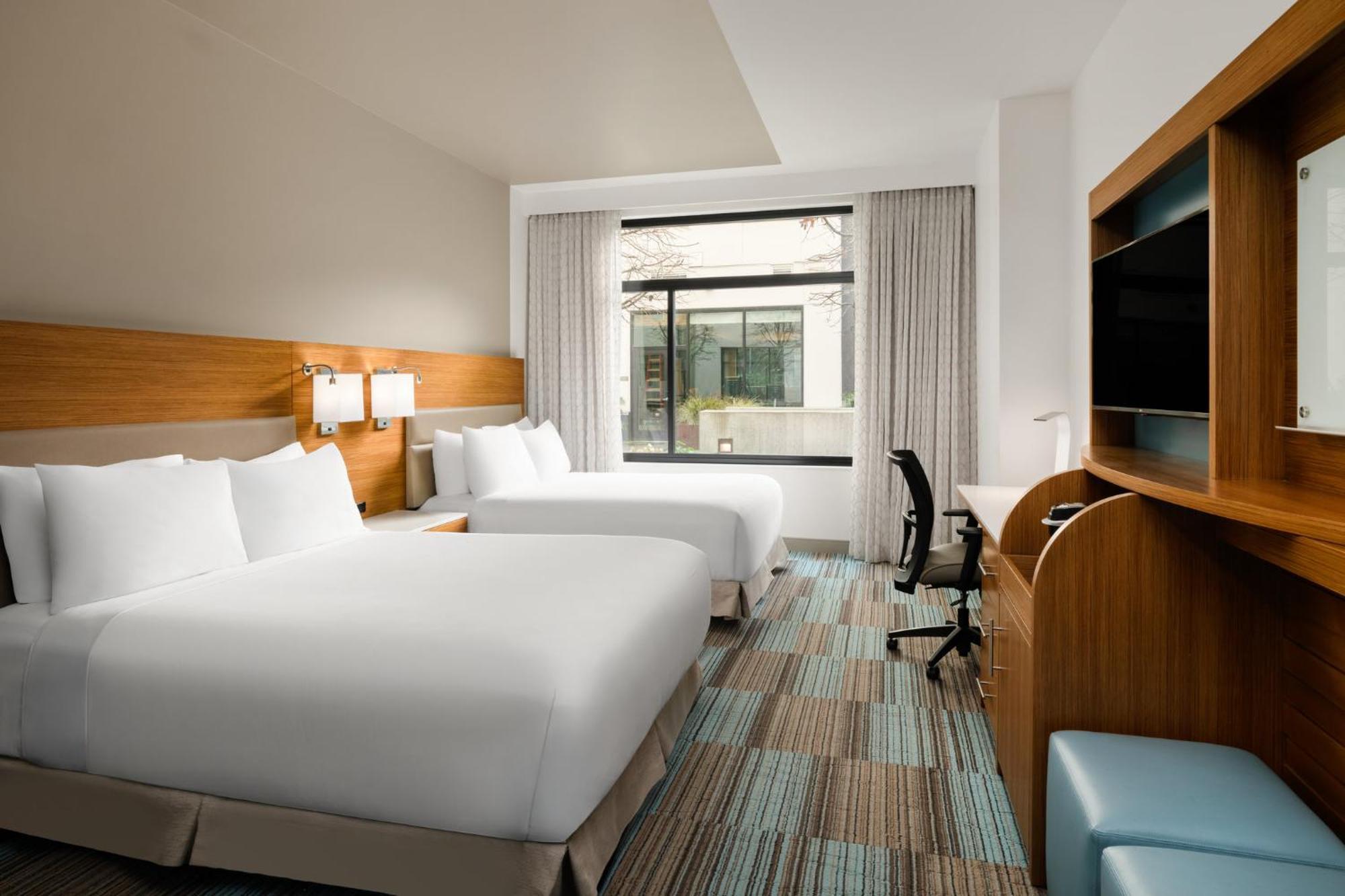 Standard Queen Room with Two Queen Beds and Roll-In Shower - Mobility Access