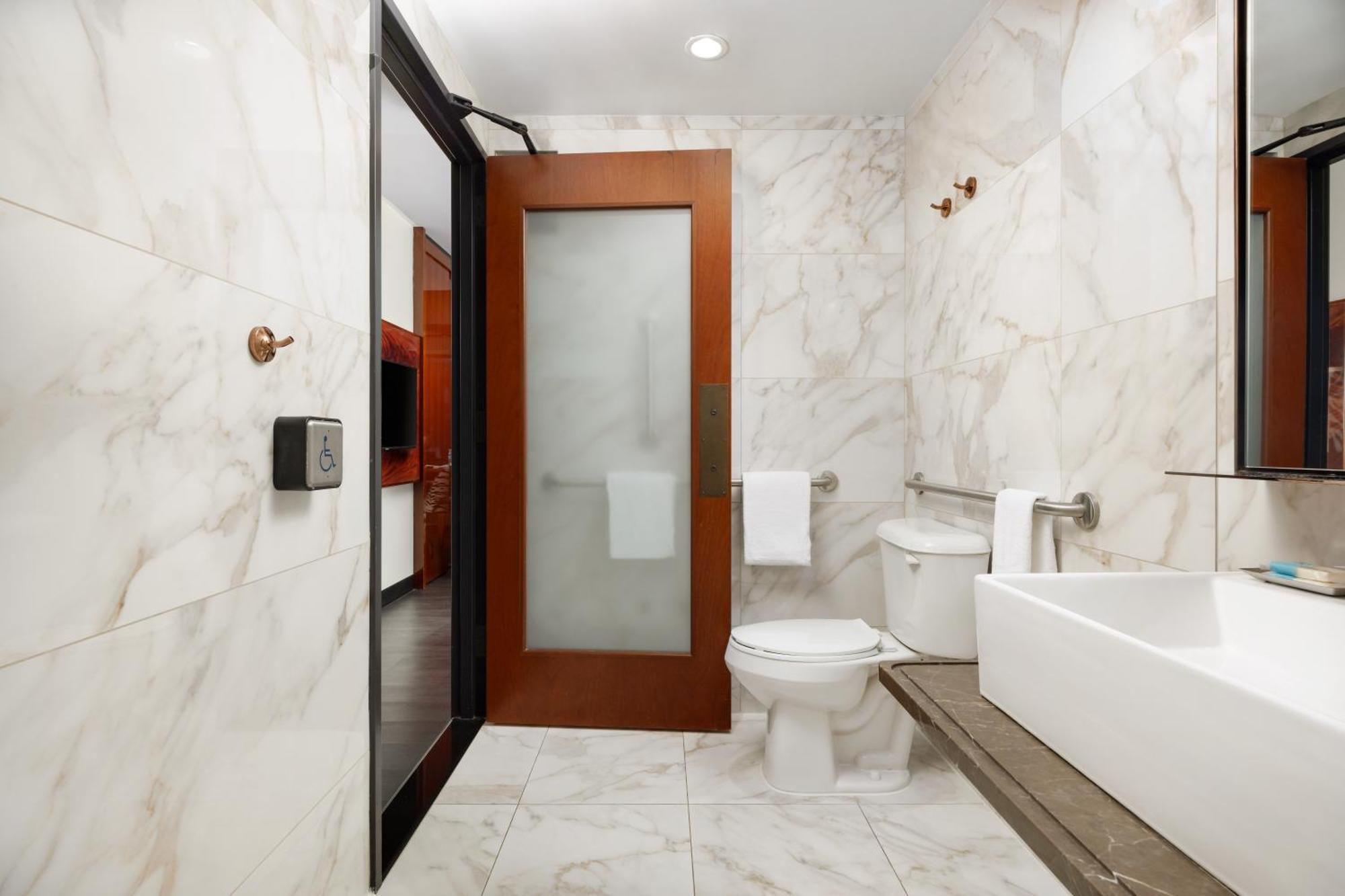 Quarto Duplo com Vista Empire State - Acessível a Pessoas com Mobilidade Condicionada