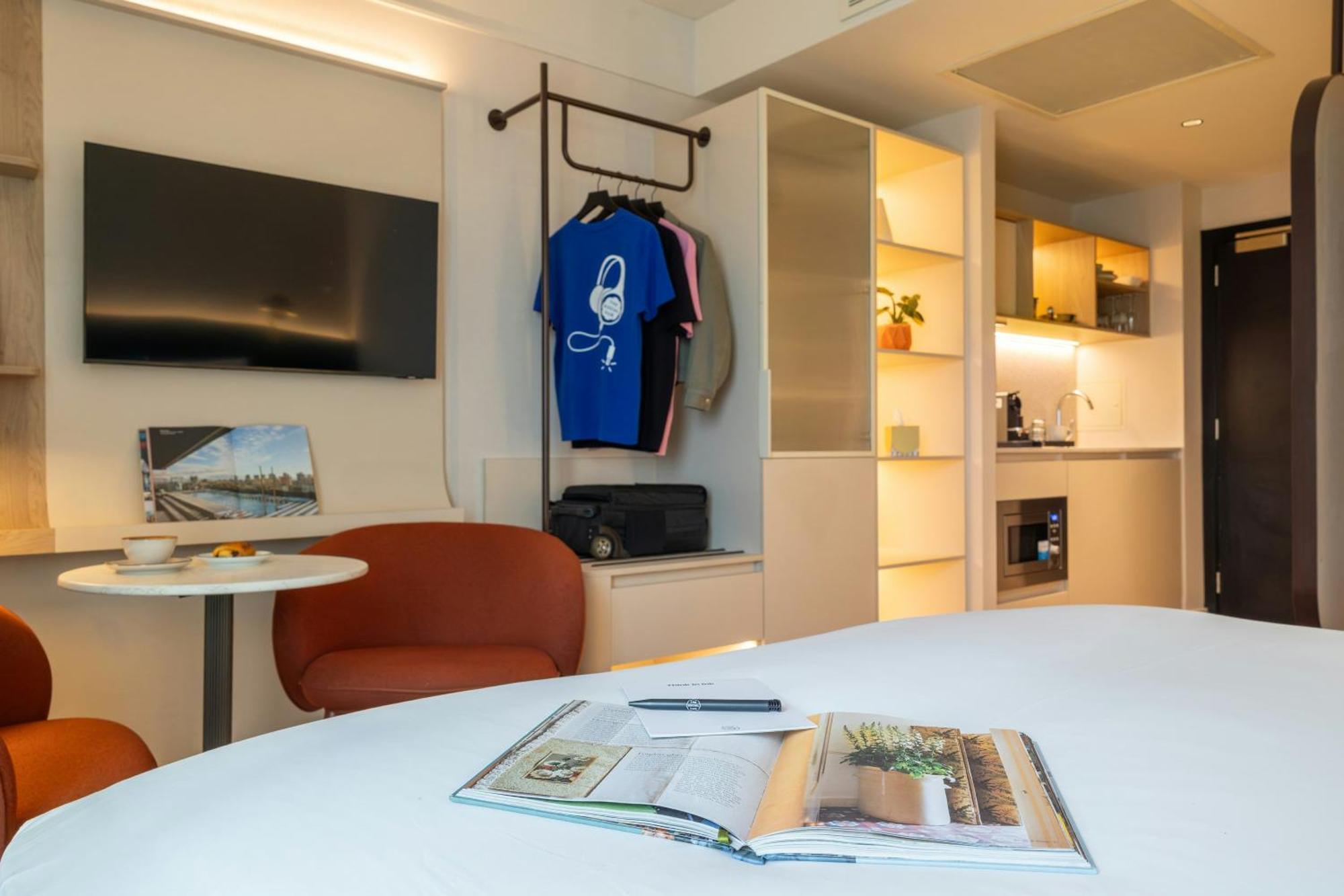 Deluxe Studio