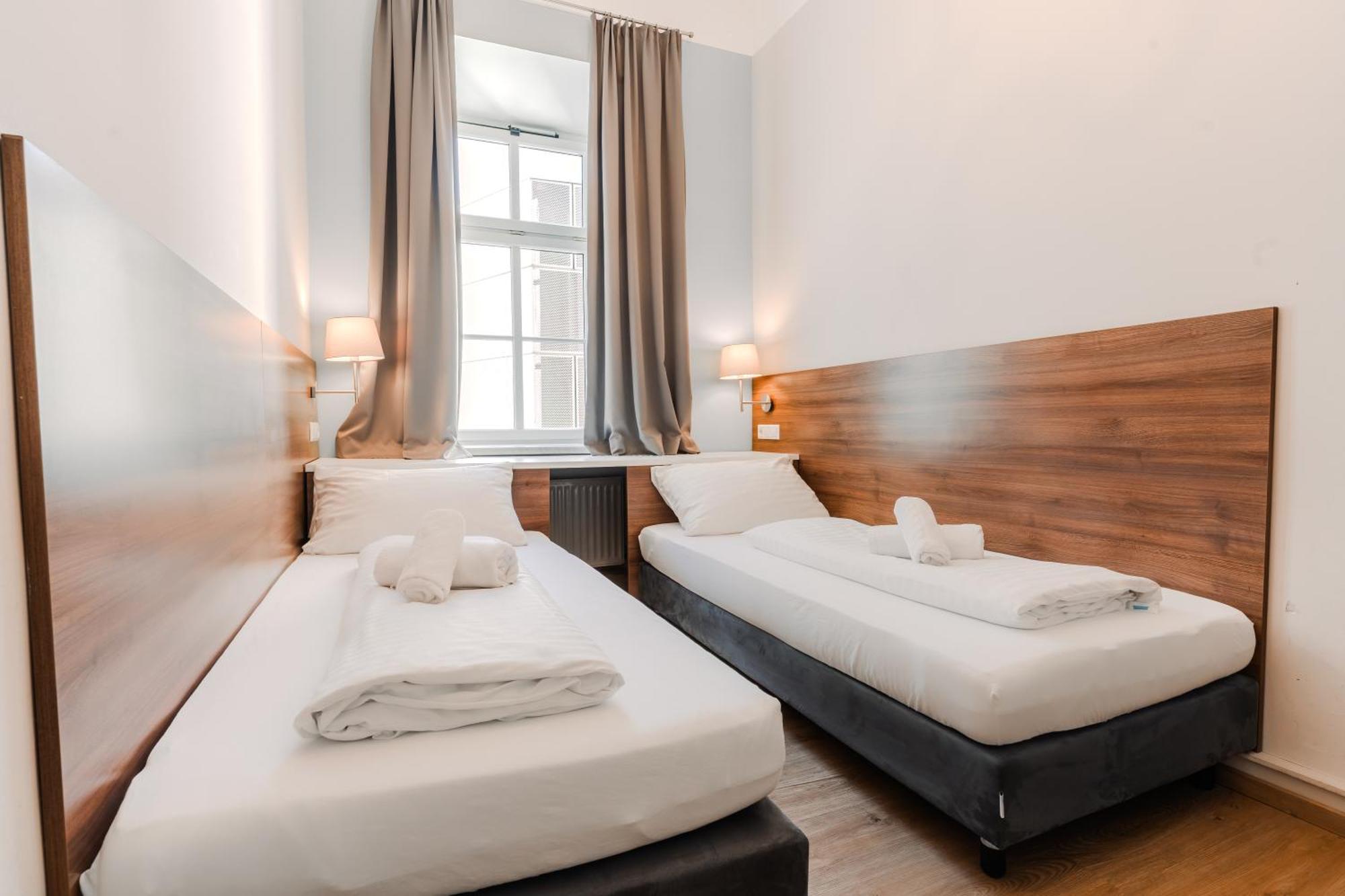 Twin Room,1758593849:JPEG
