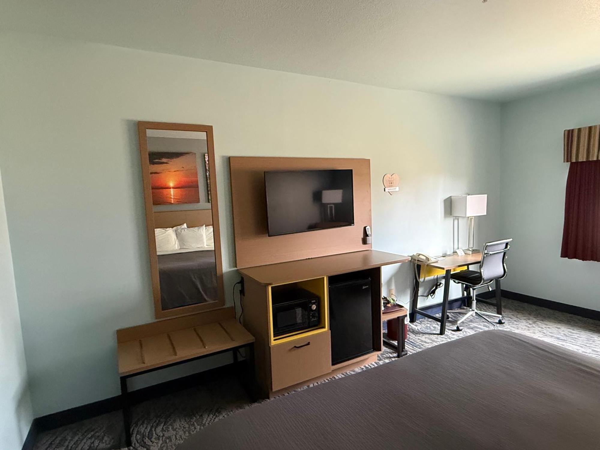 Single Room With Single King Bed  No Pets Allowed