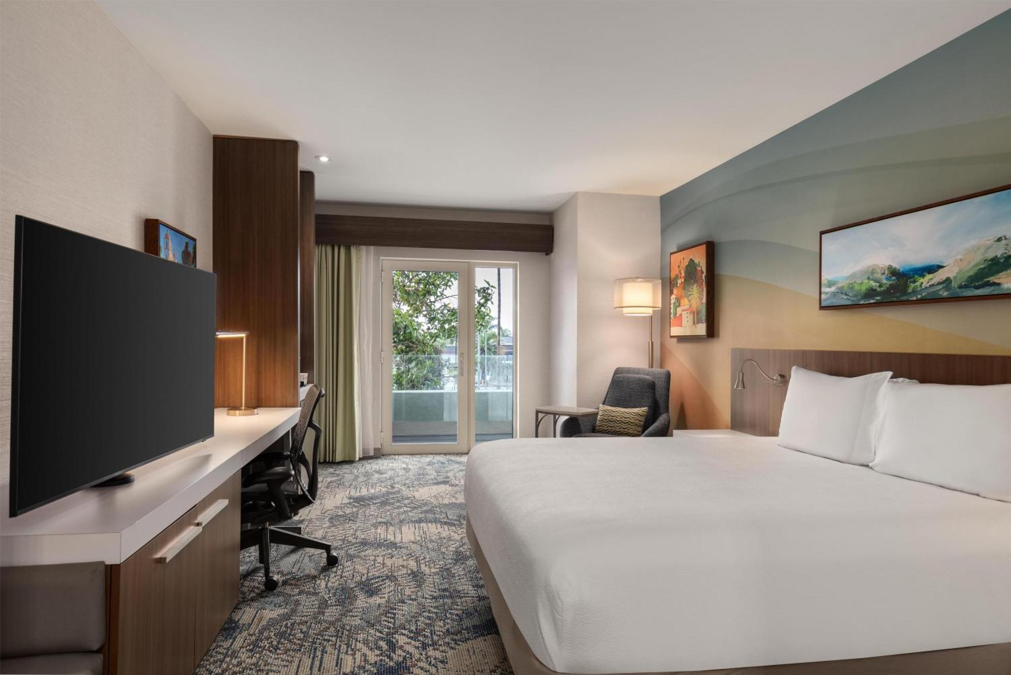 Corner King Room