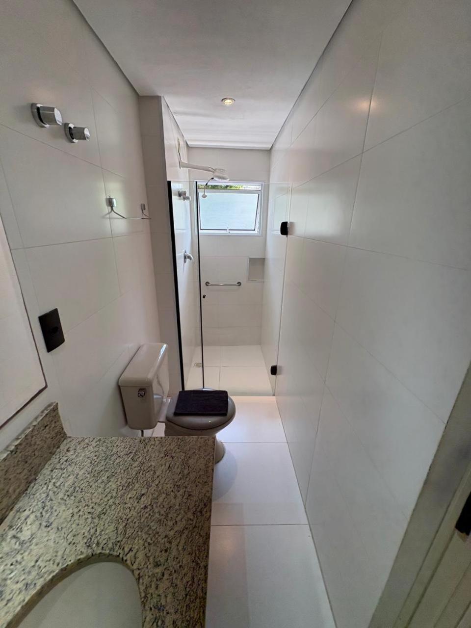 Quarto Triplo com Banheiro Privativo