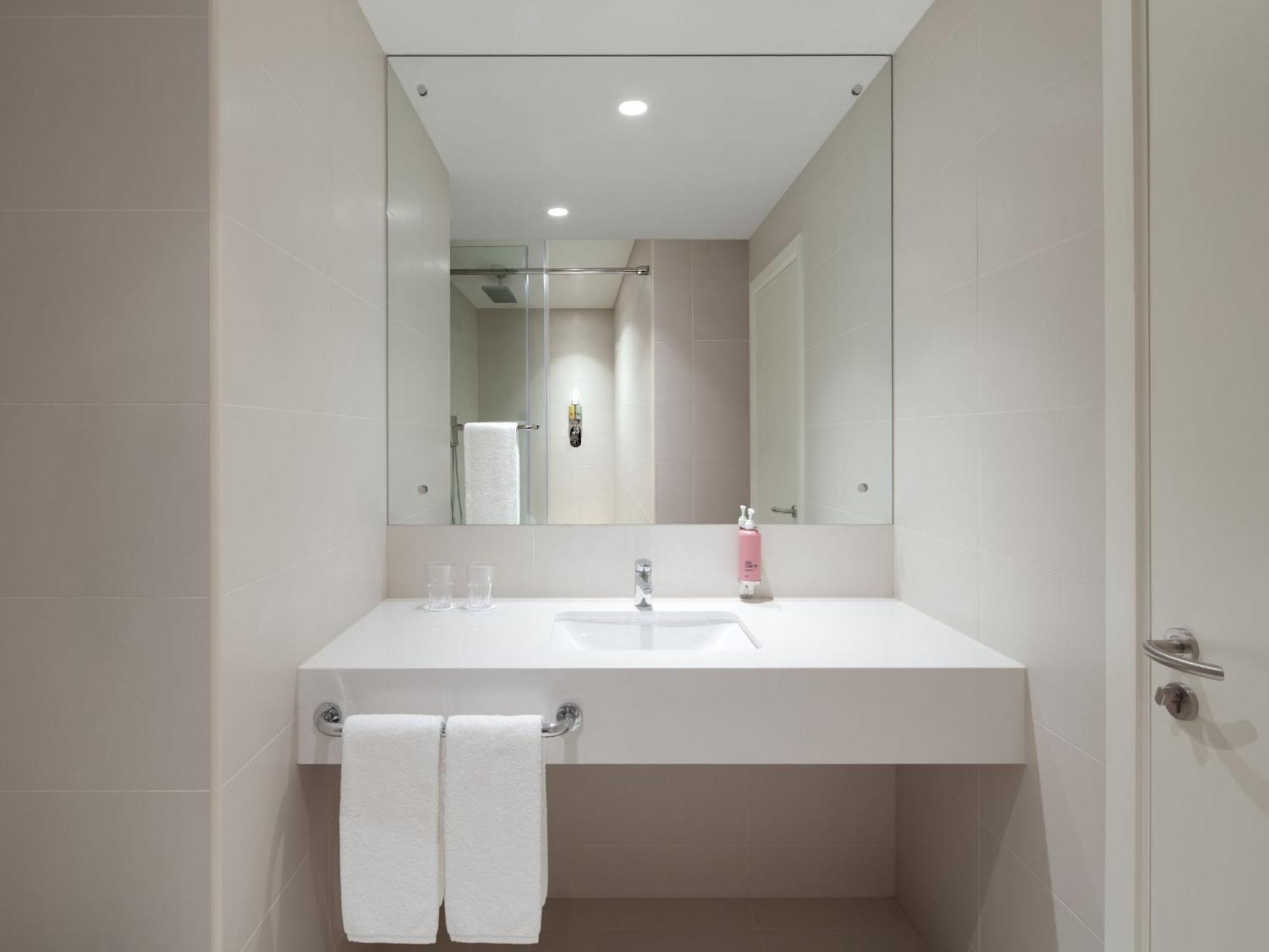 Rover Room - 36-Hour Staycation with 09:00 AM Early Check-in and 09:00 PM Late Checkout,1758888831:JPEG