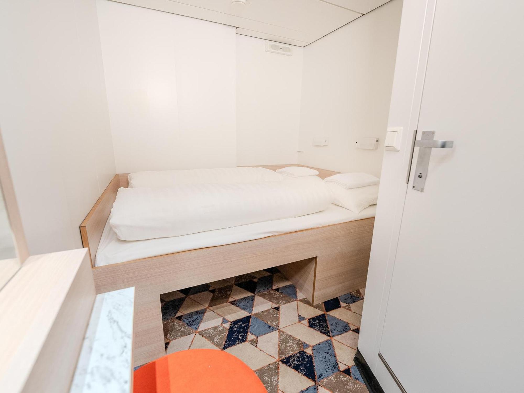 Standard inside double bed cabin