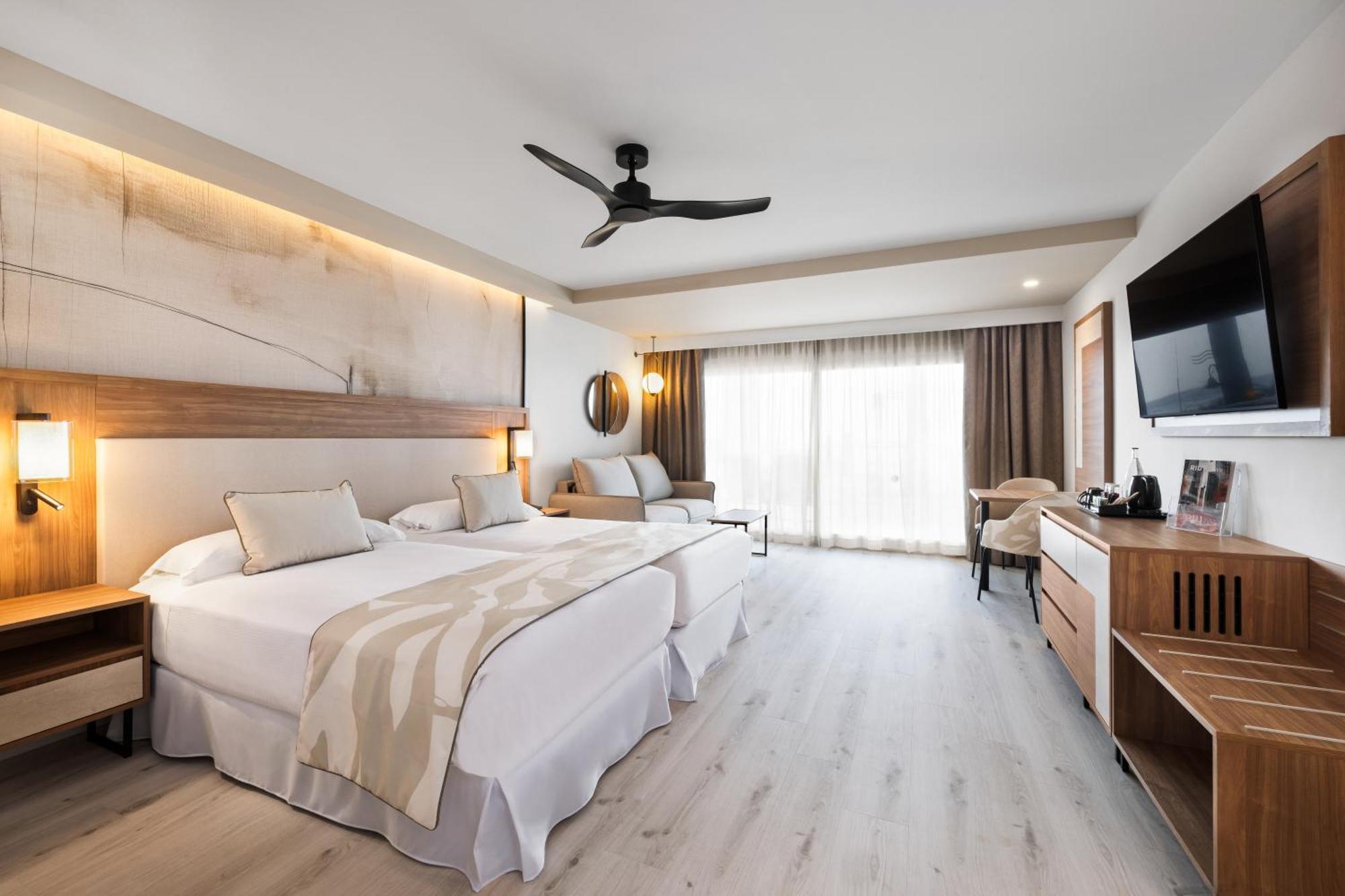 Habitación Doble Deluxe con vistas laterales al mar